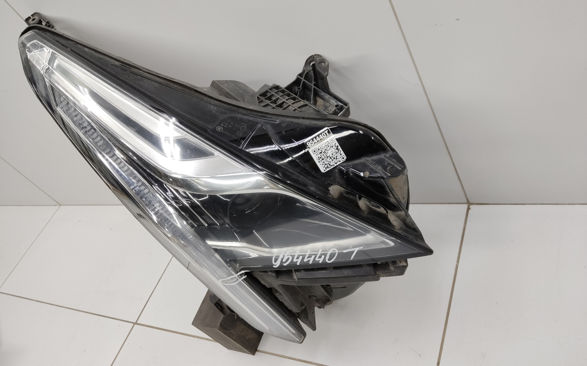 Фара передняя правая Cadillac XT5 2 LED