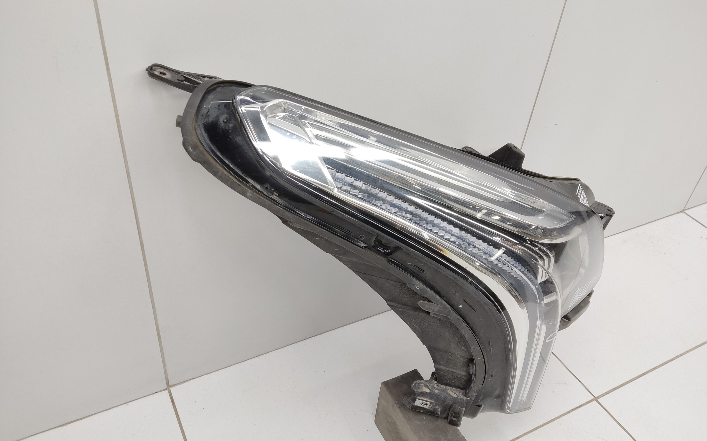 Фара передняя правая Cadillac XT5 2 LED