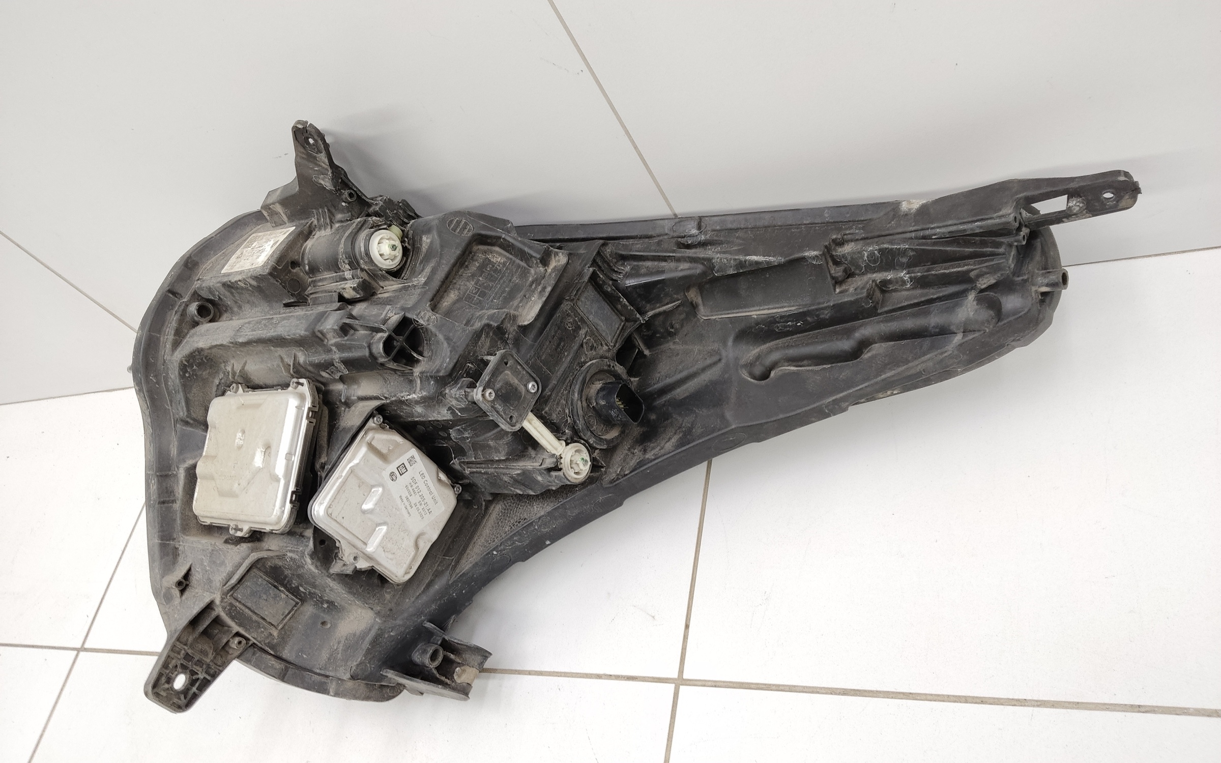 Фара передняя правая Cadillac XT5 2 LED