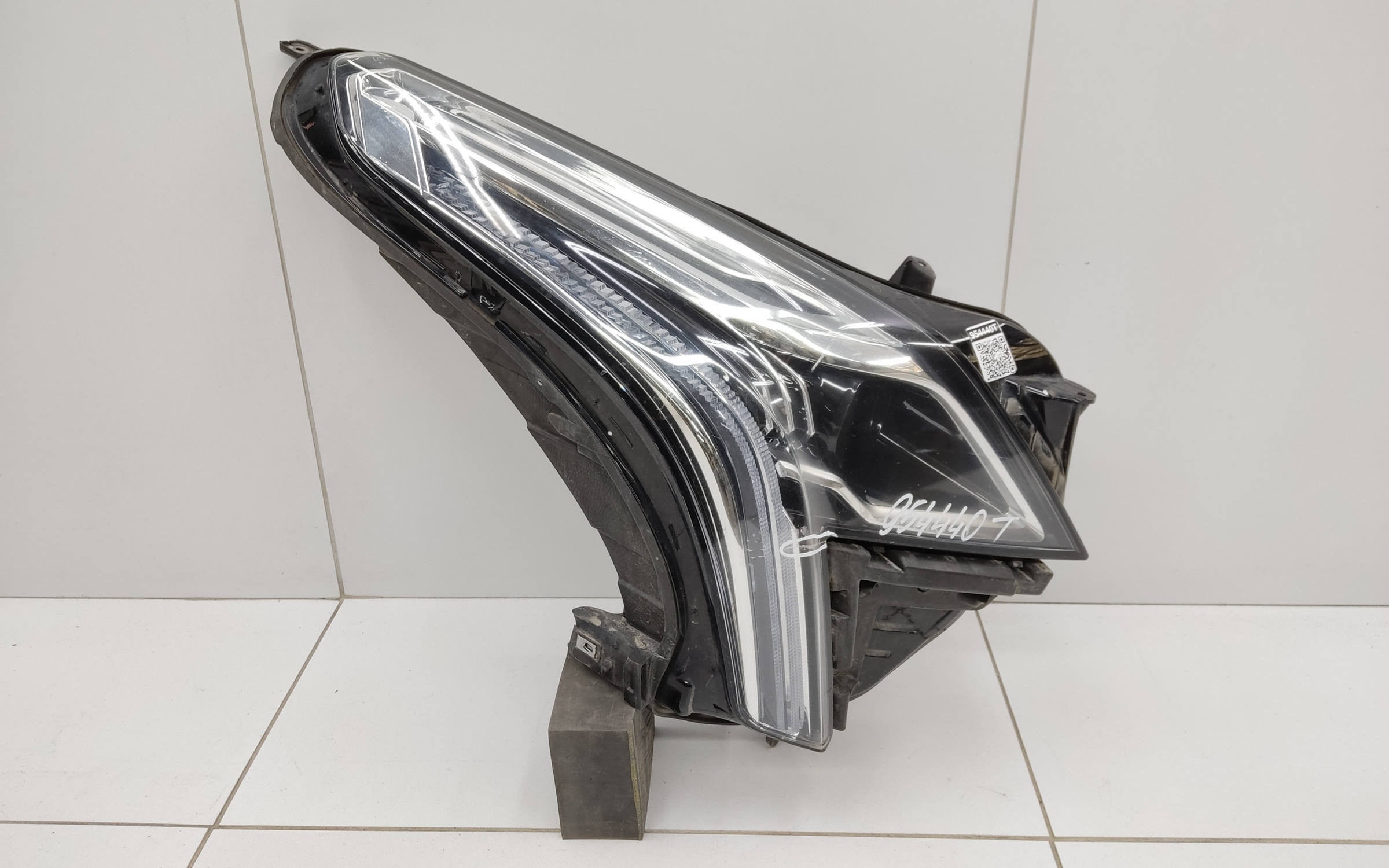 Фара передняя правая Cadillac XT5 2 LED