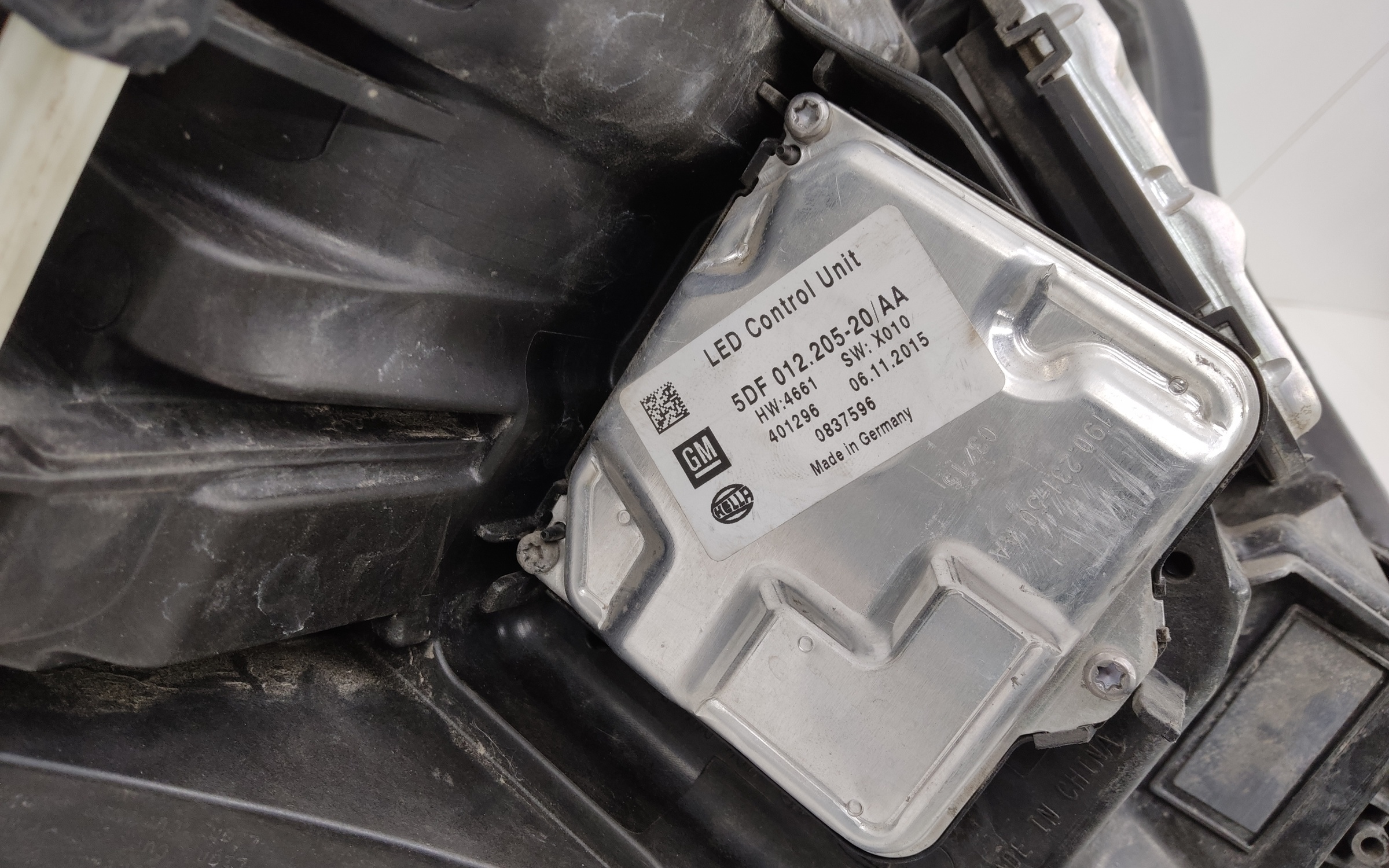 Фара передняя левая Cadillac XT5 2 LED