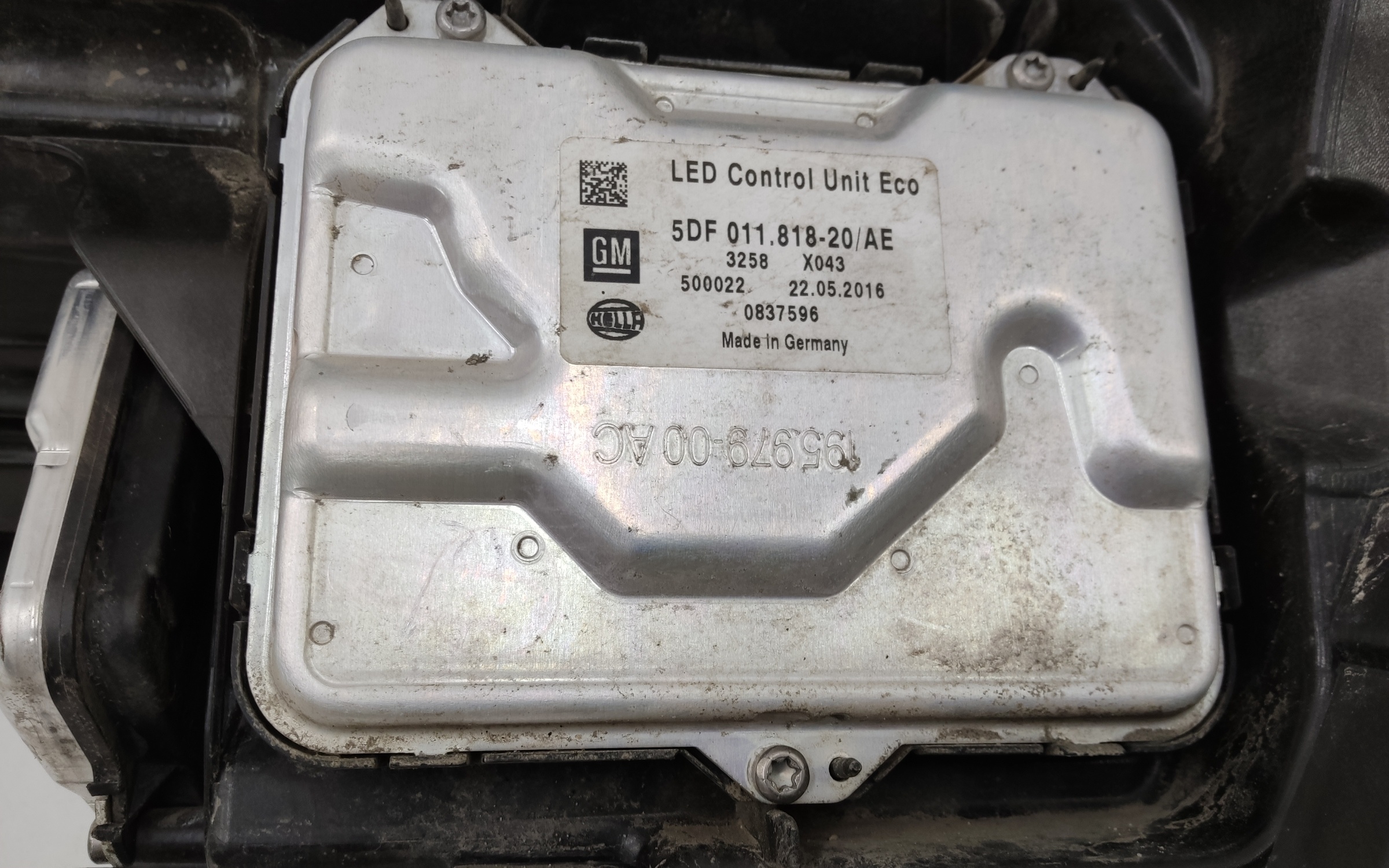 Фара передняя левая Cadillac XT5 2 LED