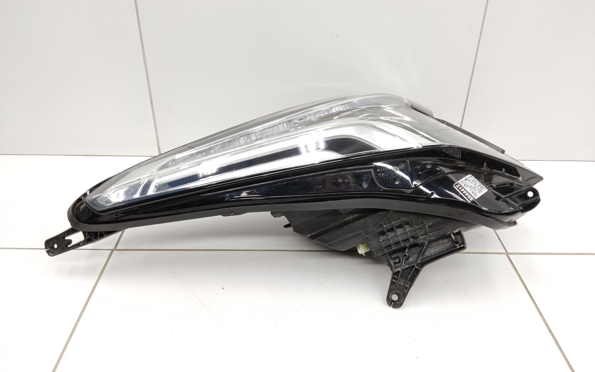 Фара передняя левая Cadillac XT5 2 LED