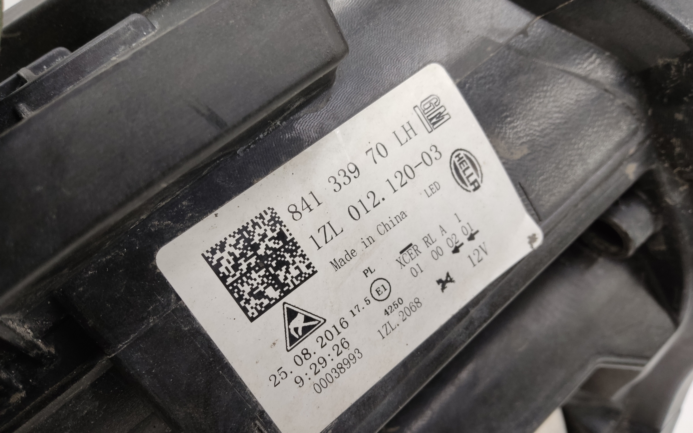 Фара передняя левая Cadillac XT5 2 LED