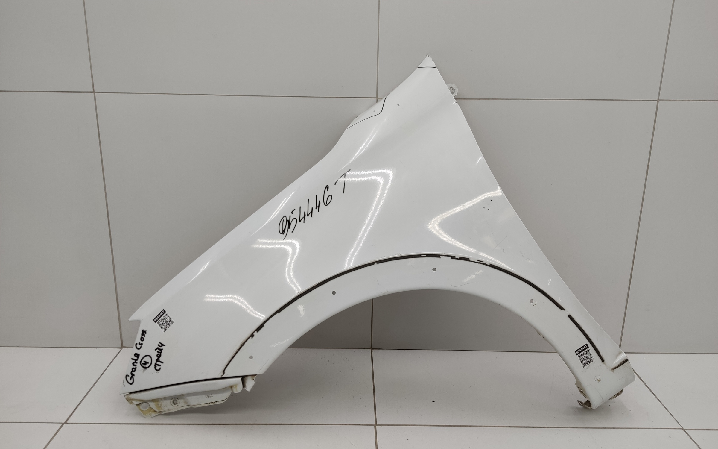 Крыло переднее левое Lada Granta Wagon Cross Restail