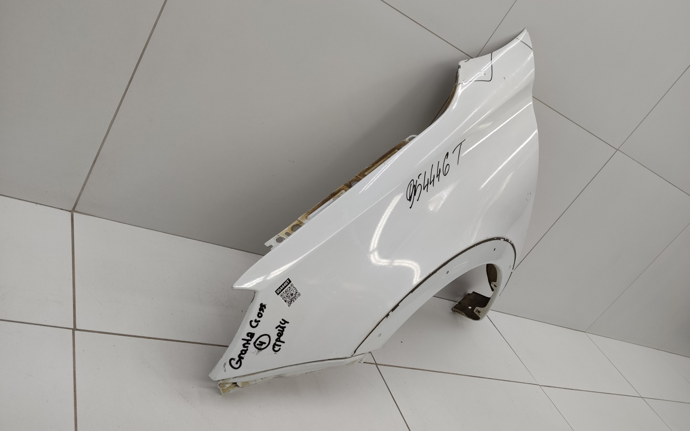 Крыло переднее левое Lada Granta Wagon Cross Restail