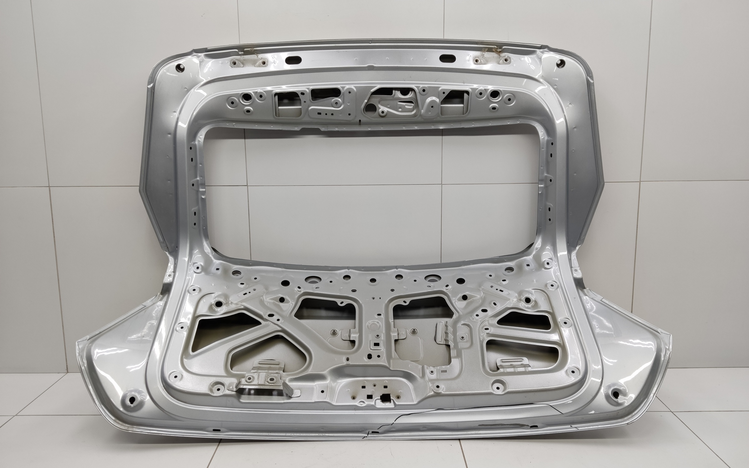 Крышка багажника Geely Atlas 2