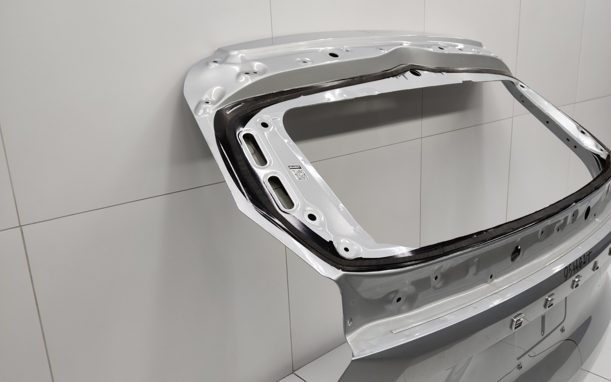 Крышка багажника Geely Atlas 2