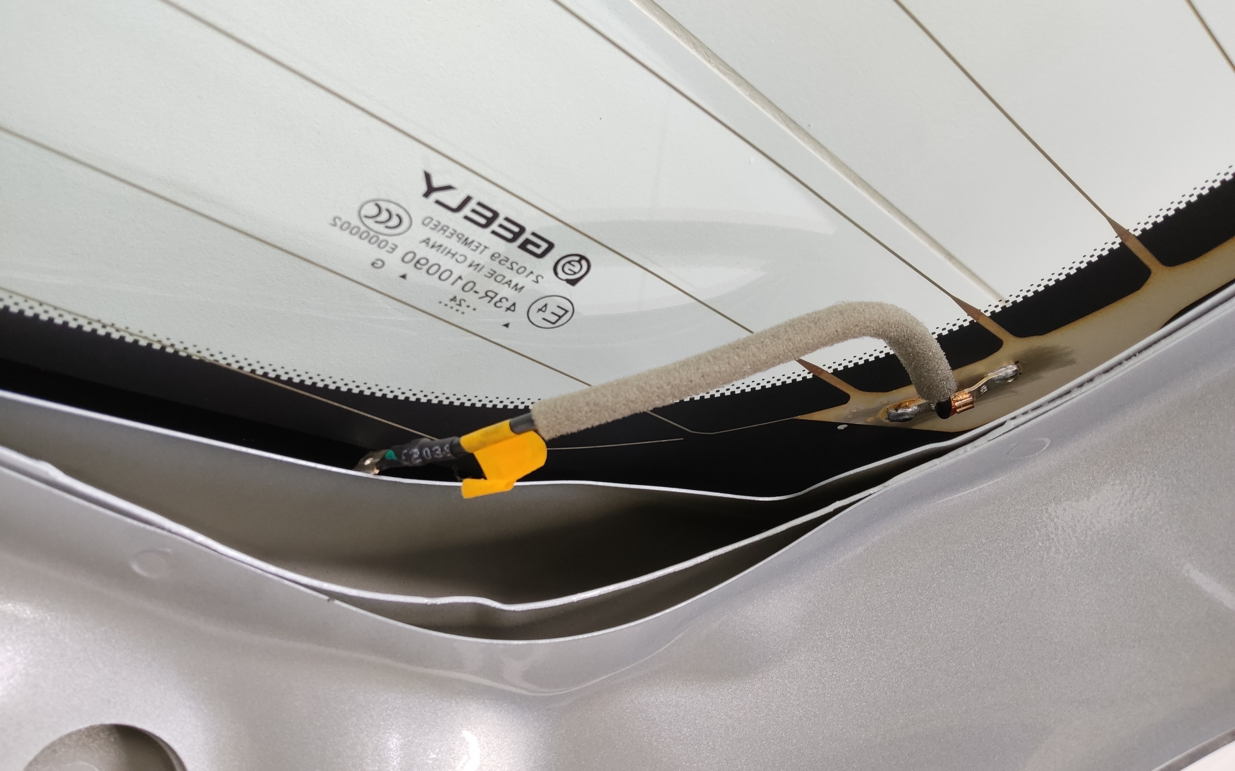 Стекло крышки багажника Geely Atlas 2