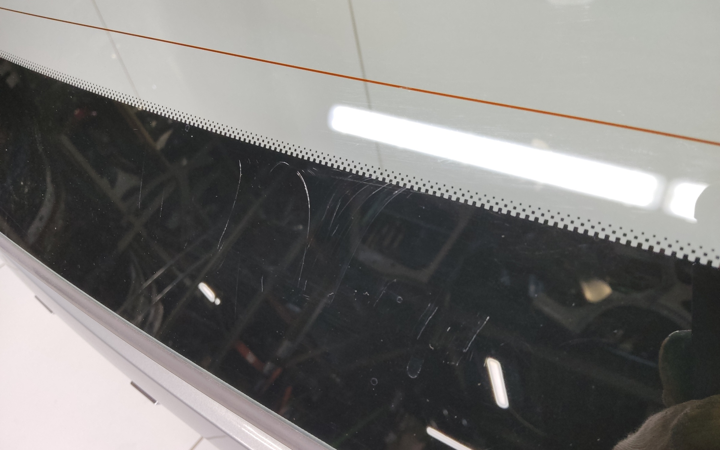 Стекло крышки багажника Geely Atlas 2