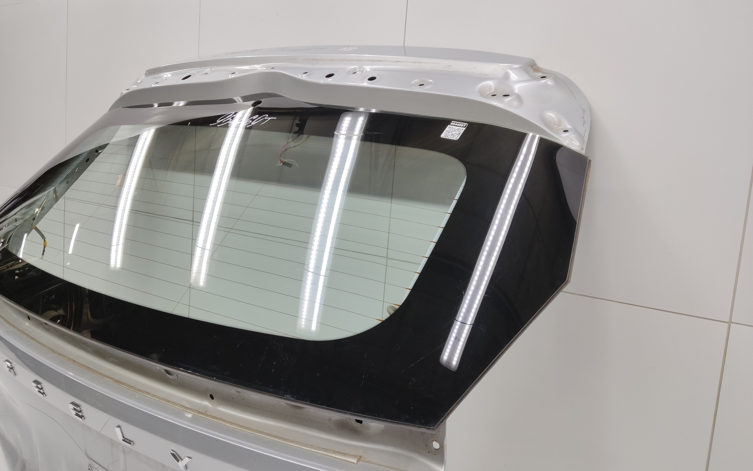 Стекло крышки багажника Geely Atlas 2