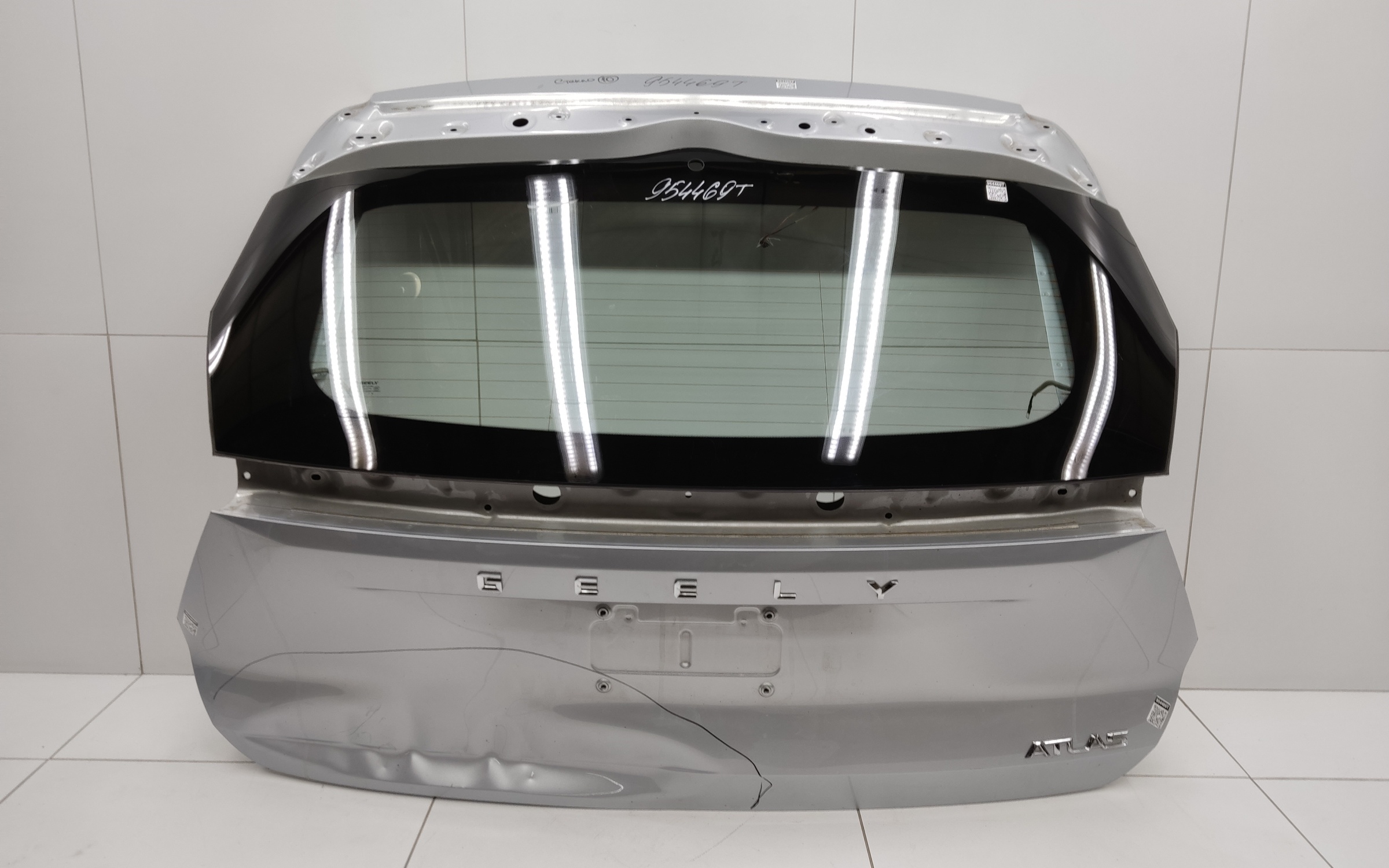 Стекло крышки багажника Geely Atlas 2