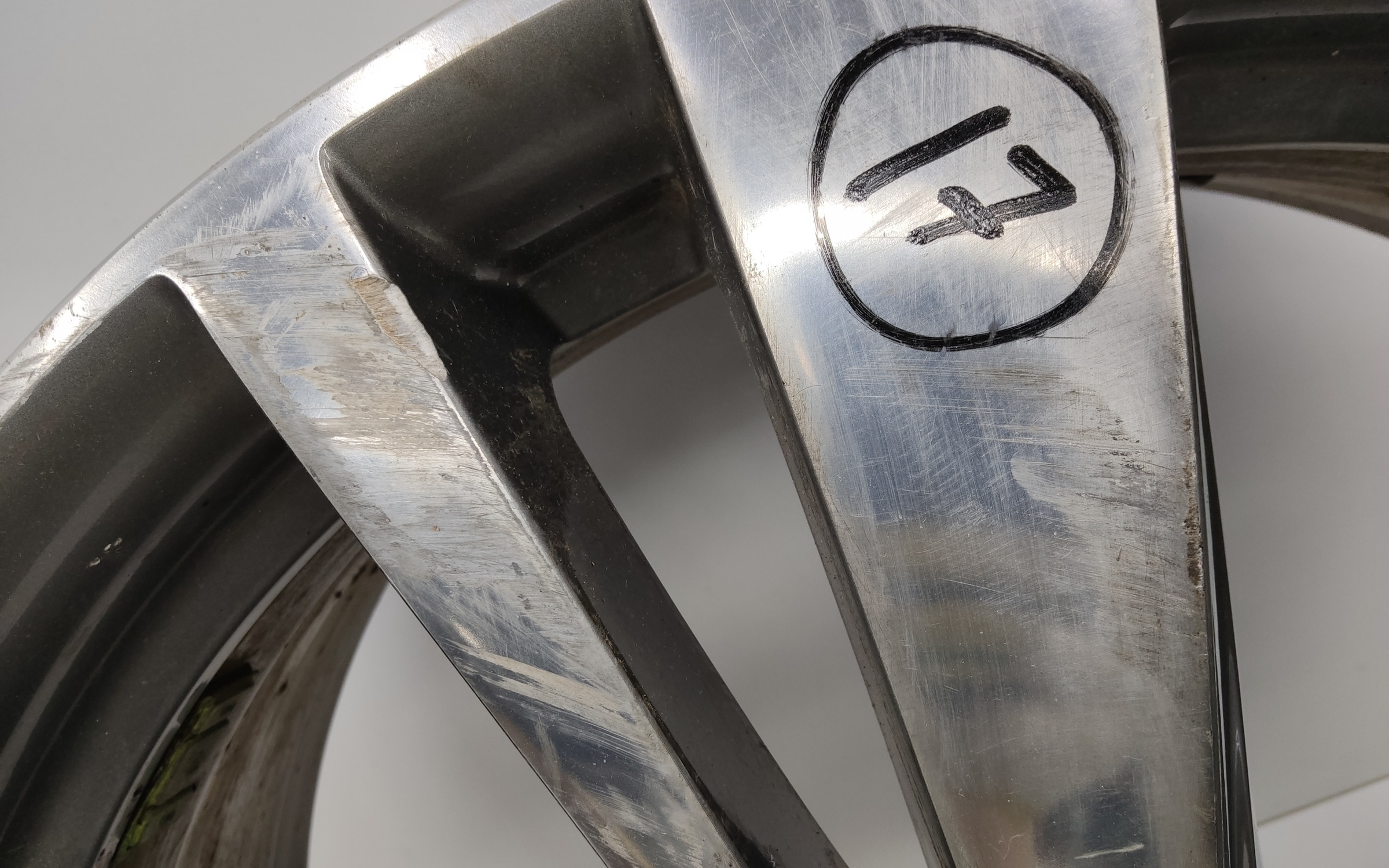 Диск колеса литой Cadillac XT5 R20