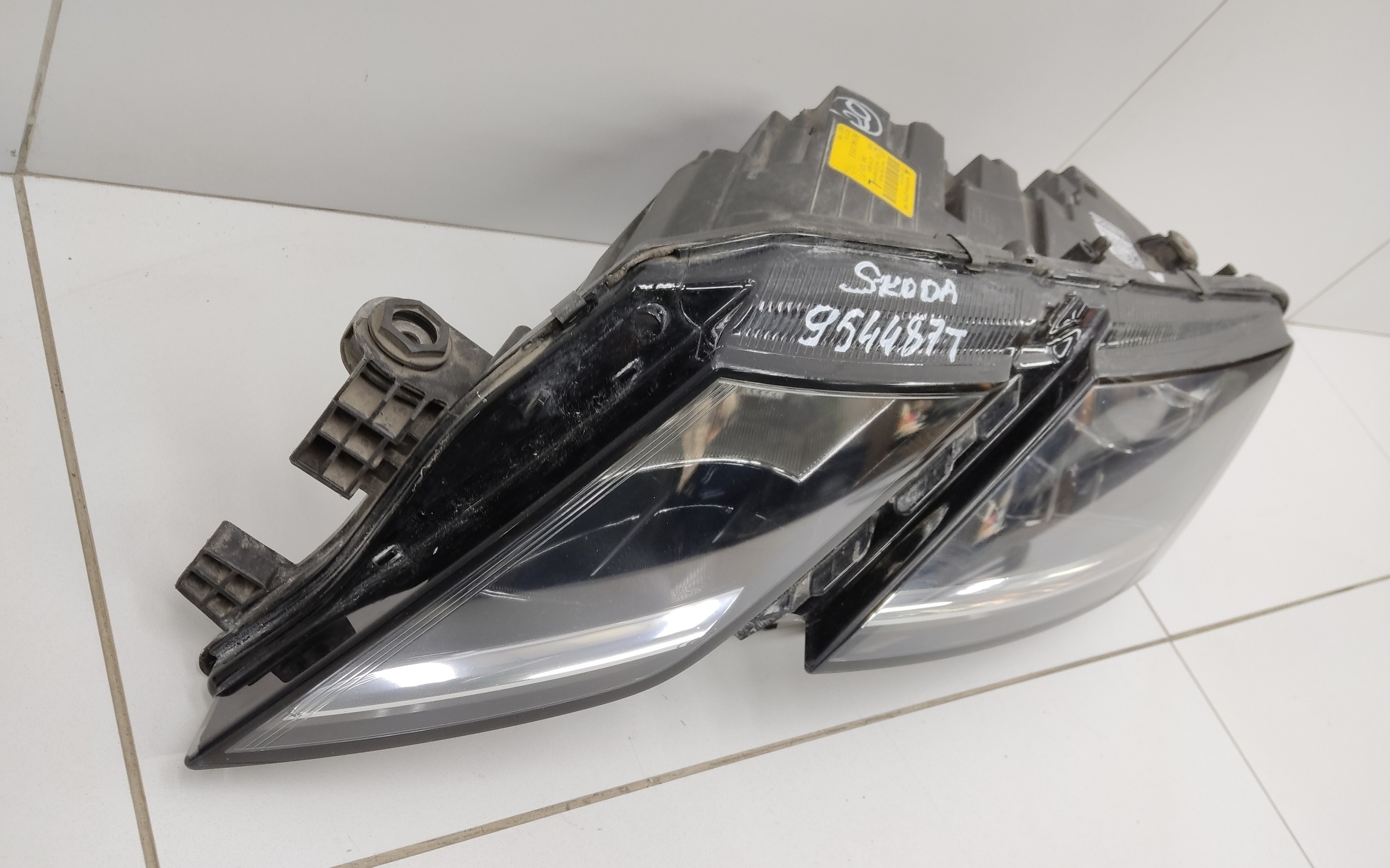 Фара передняя левая Skoda Octavia A7 Restail LED