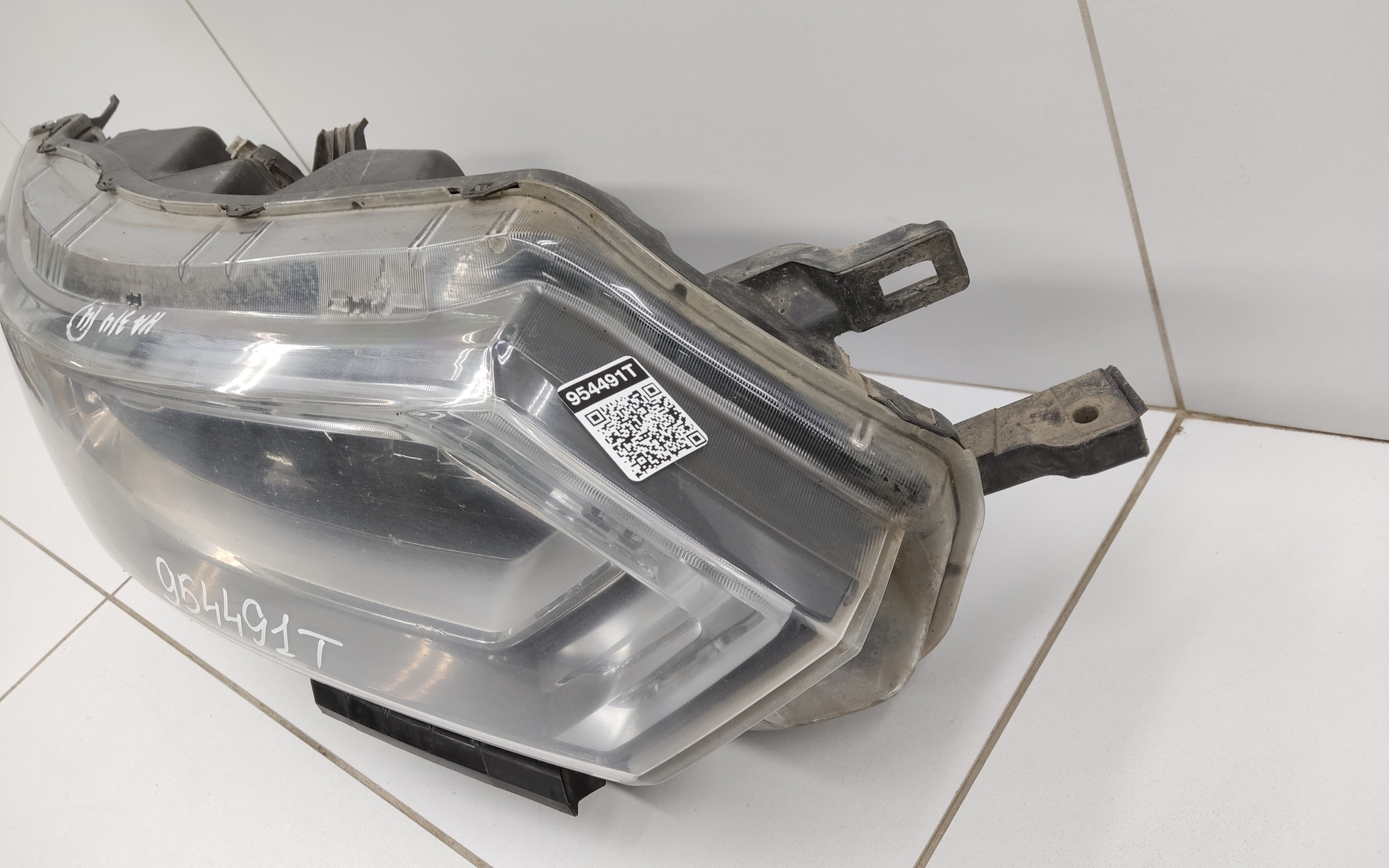 Фара передняя правая Nissan Qashqai 2 Restail LED