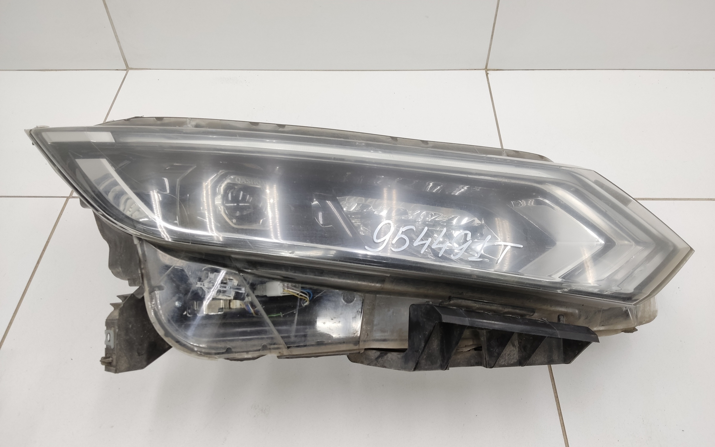 Фара передняя правая Nissan Qashqai 2 Restail LED
