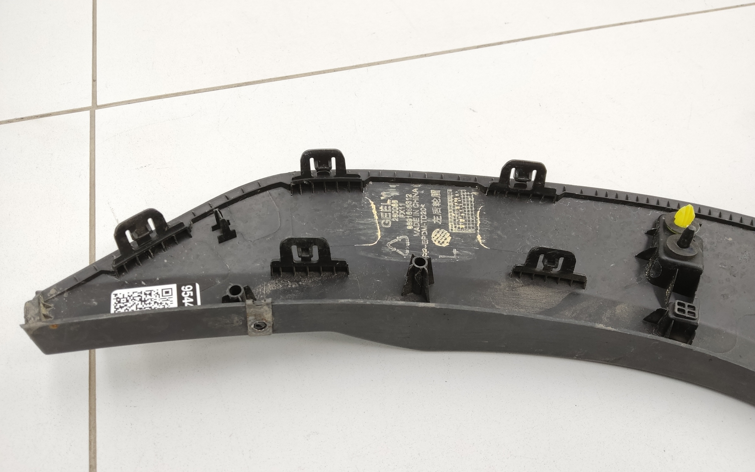 Накладка крыла заднего левого Geely Atlas 2