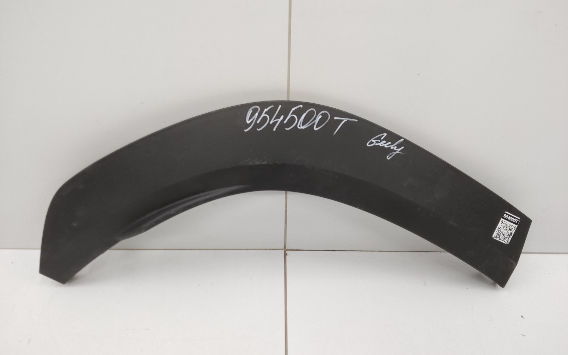 Накладка крыла заднего правого Geely Atlas 2