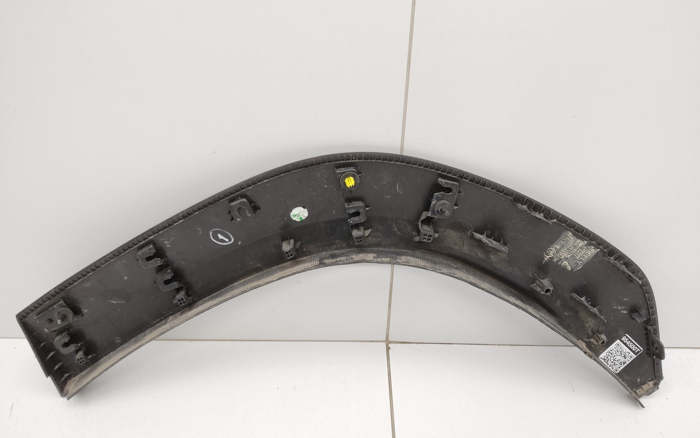 Накладка крыла заднего правого Geely Atlas 2