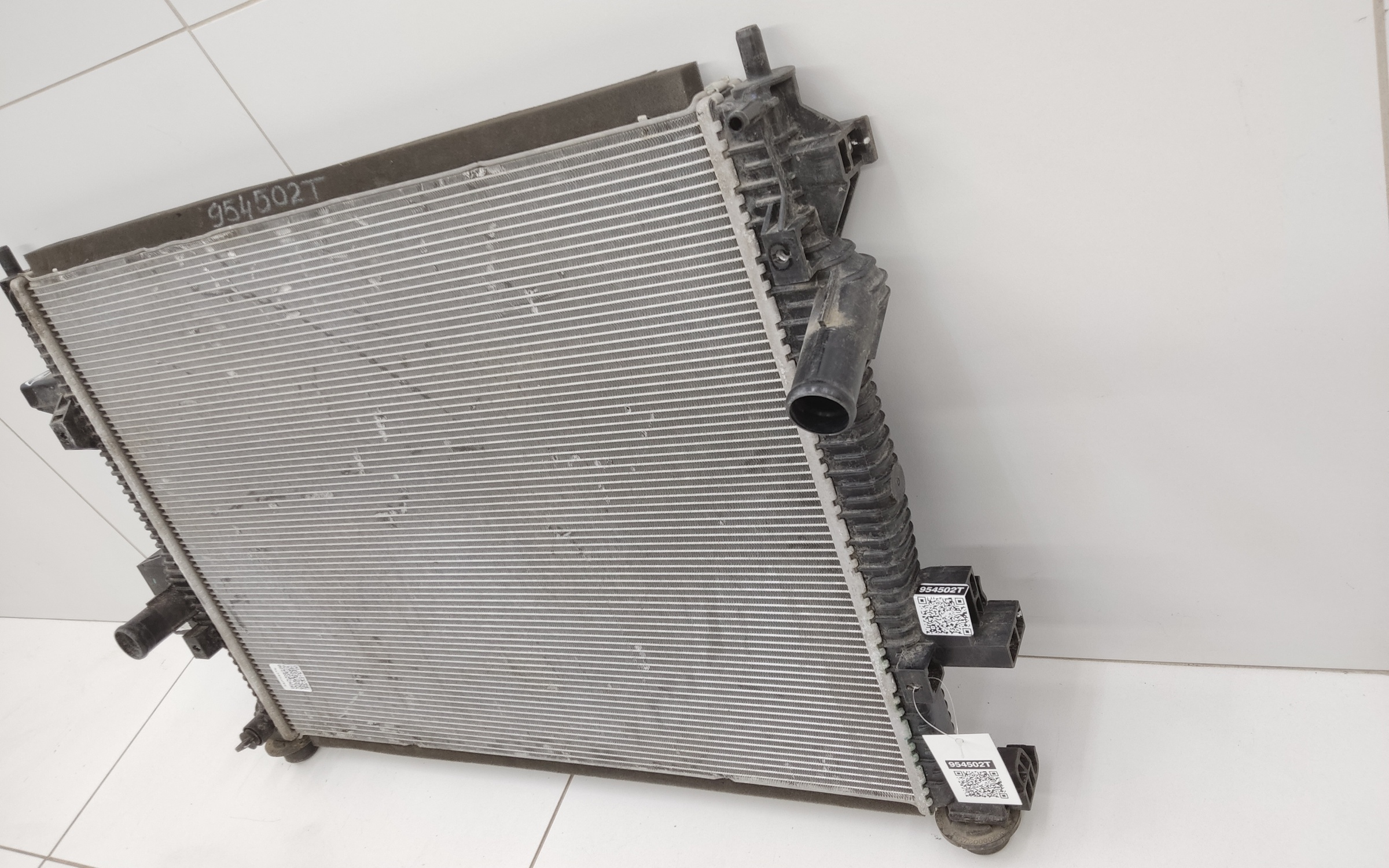 Радиатор охлаждения двигателя  Exeed VX