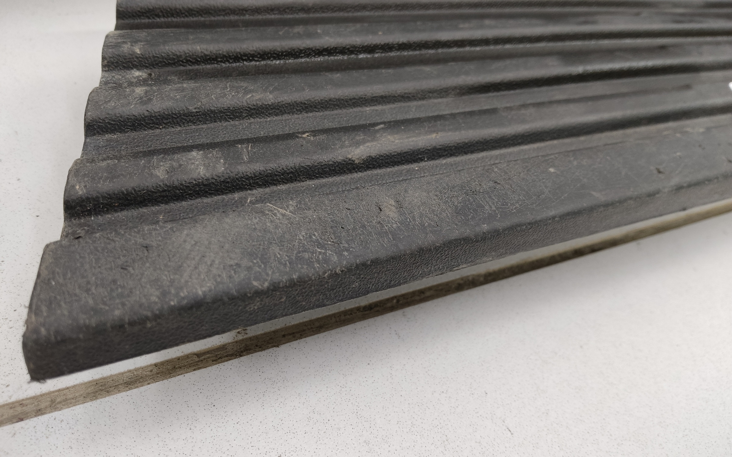 Накладка порога правого Lexus LX 3 Restail 2