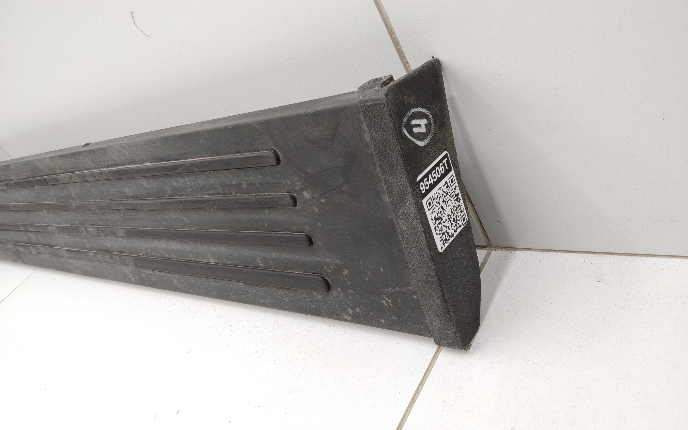 Подножка порога правого Tank 500