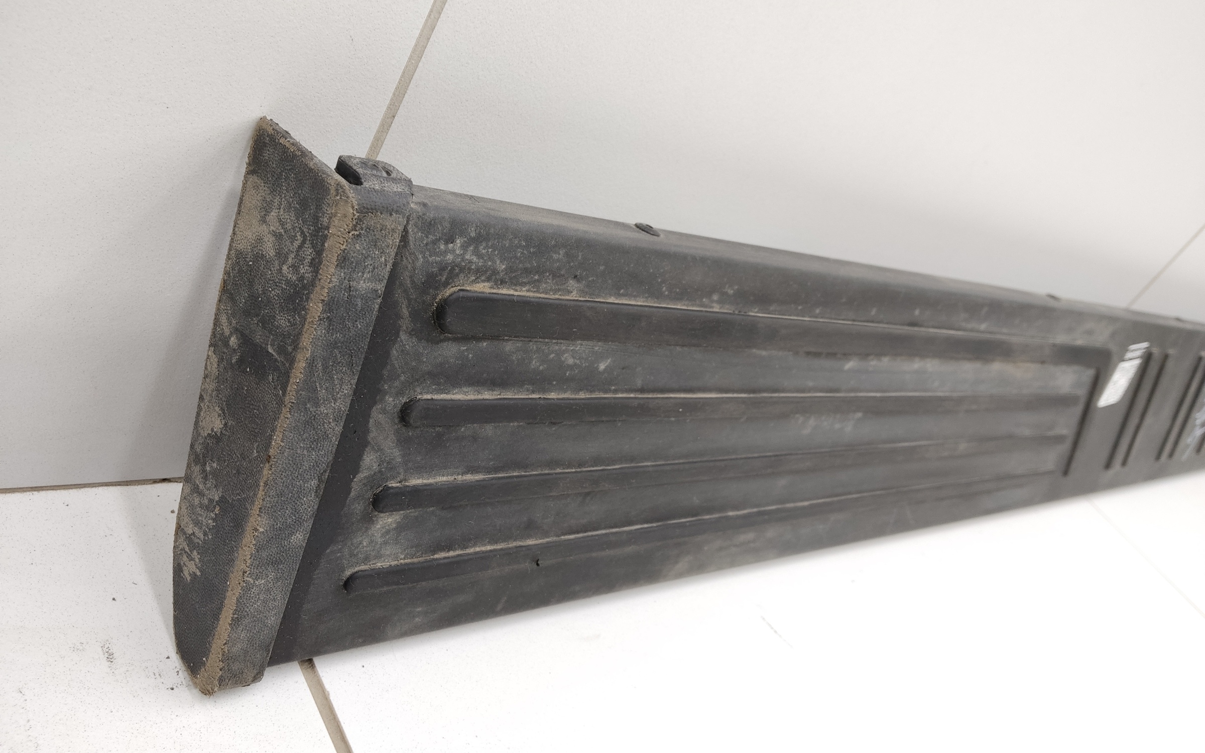 Подножка порога правого Tank 500