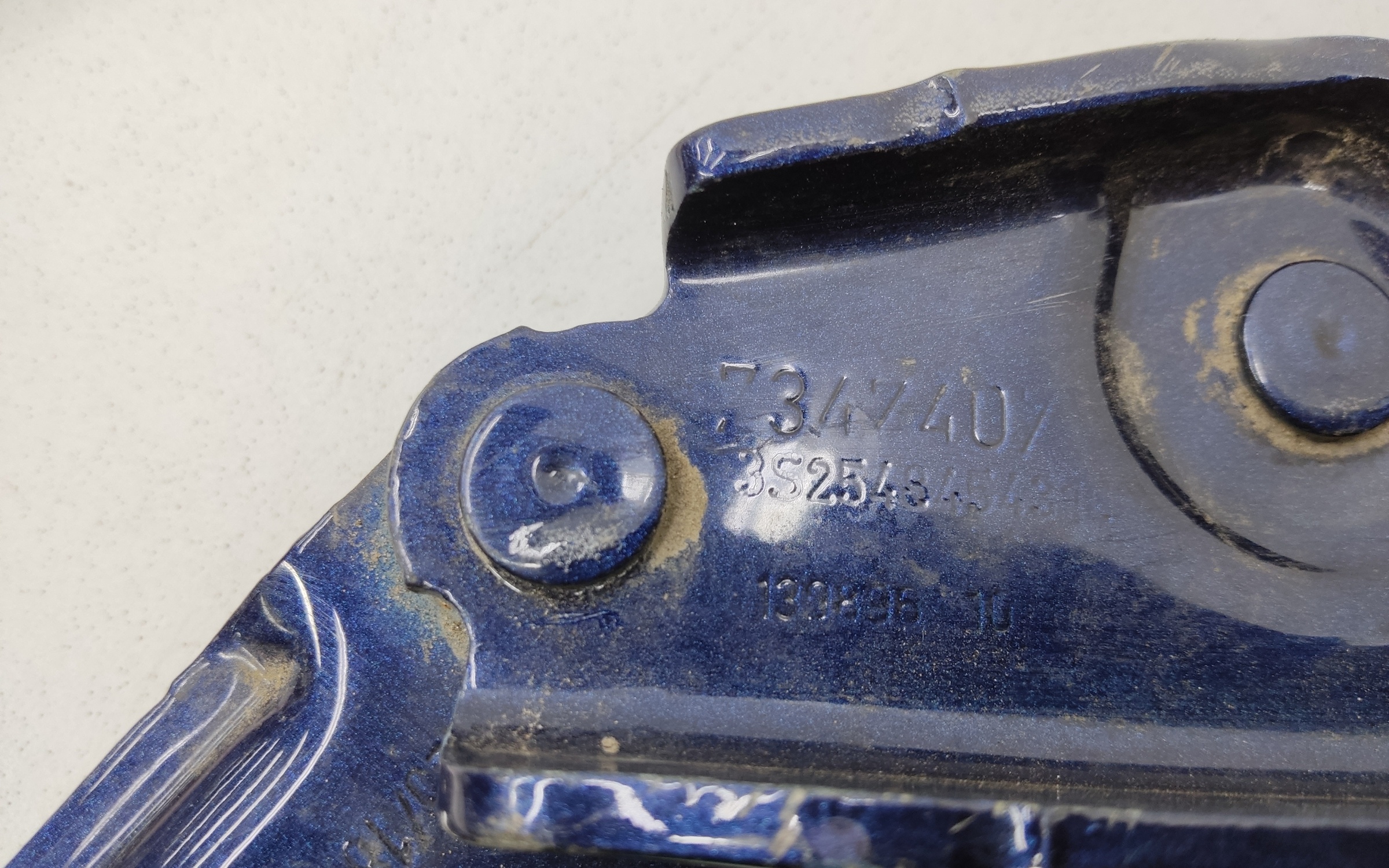 Петля капота левая BMW 5er G30