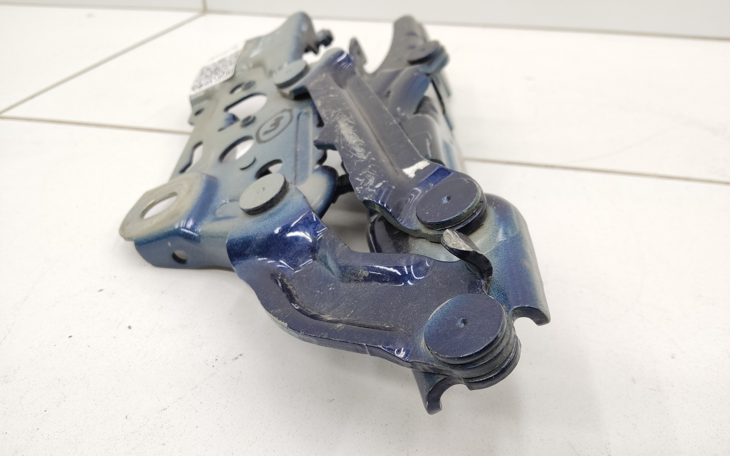 Петля капота левая BMW 5er G30