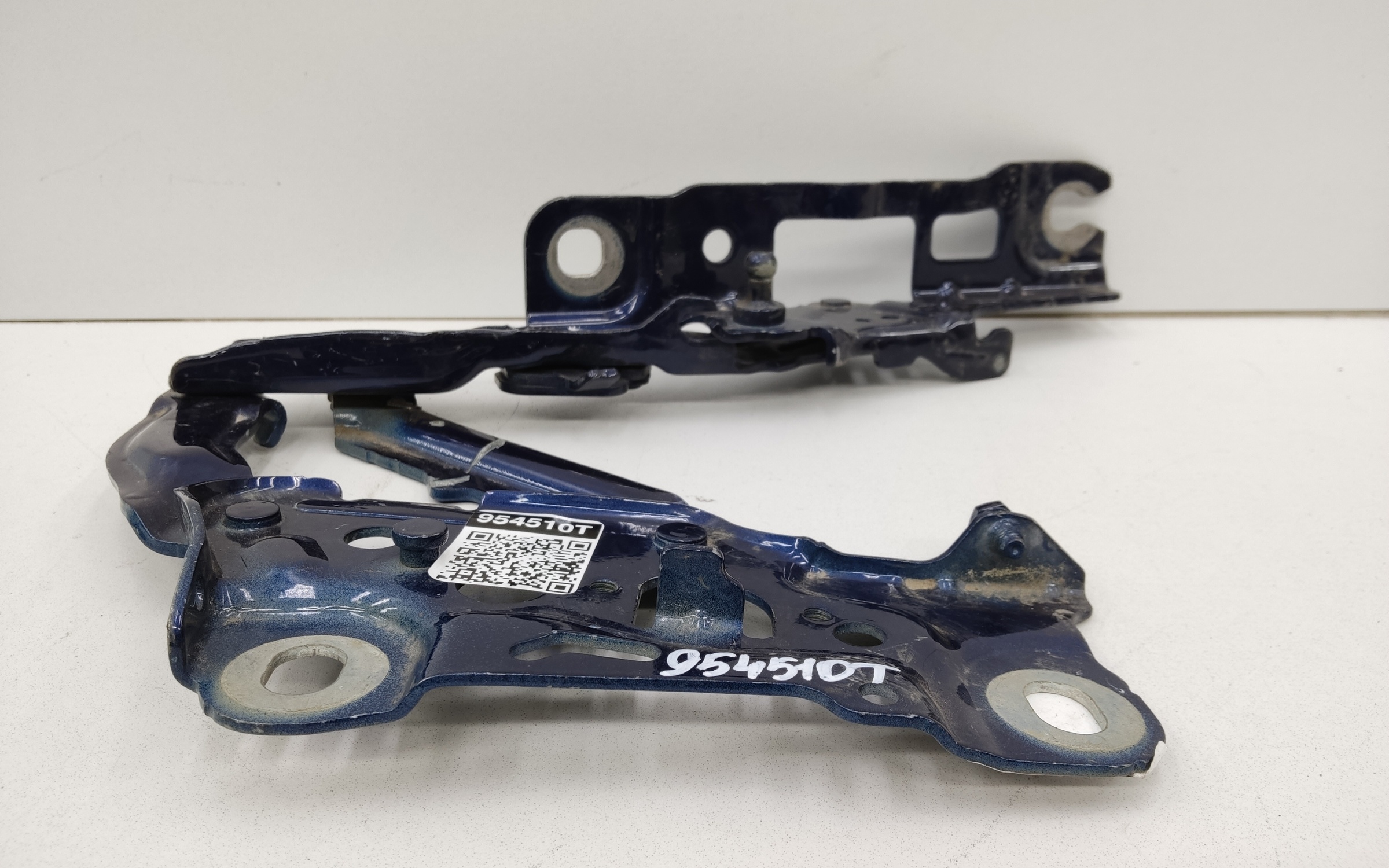 Петля капота левая BMW 5er G30