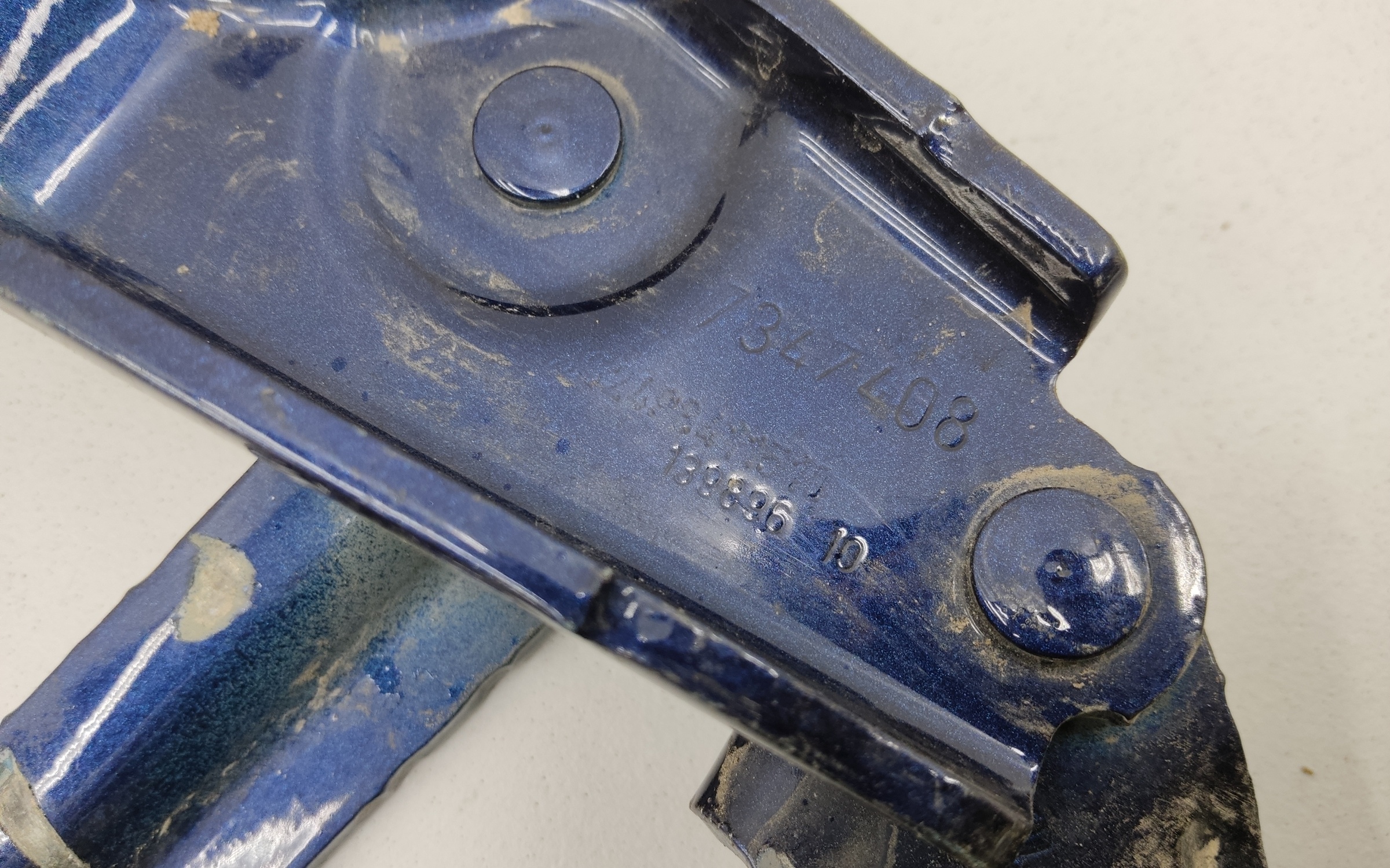 Петля капота правая BMW 5er G30