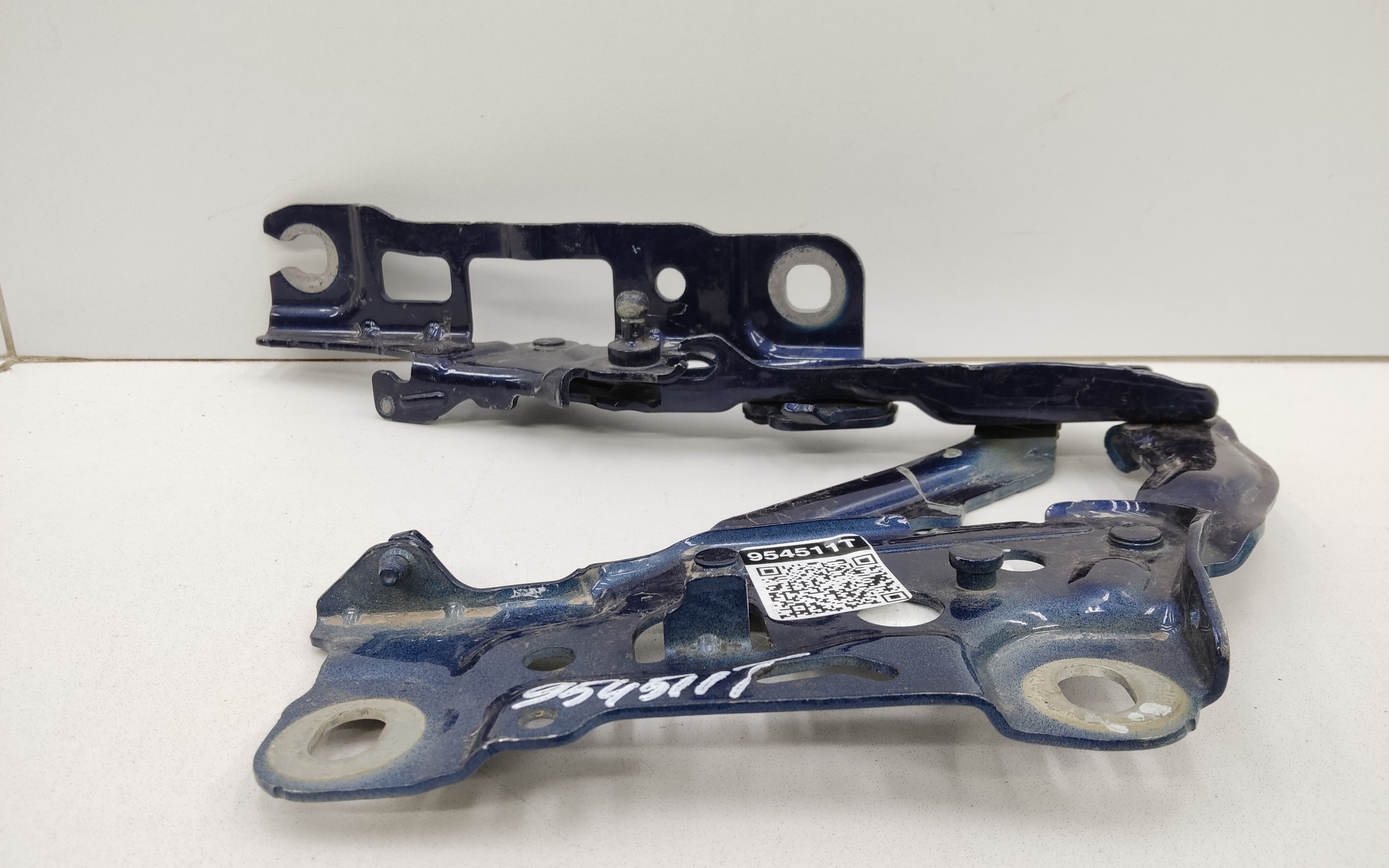 Петля капота правая BMW 5er G30