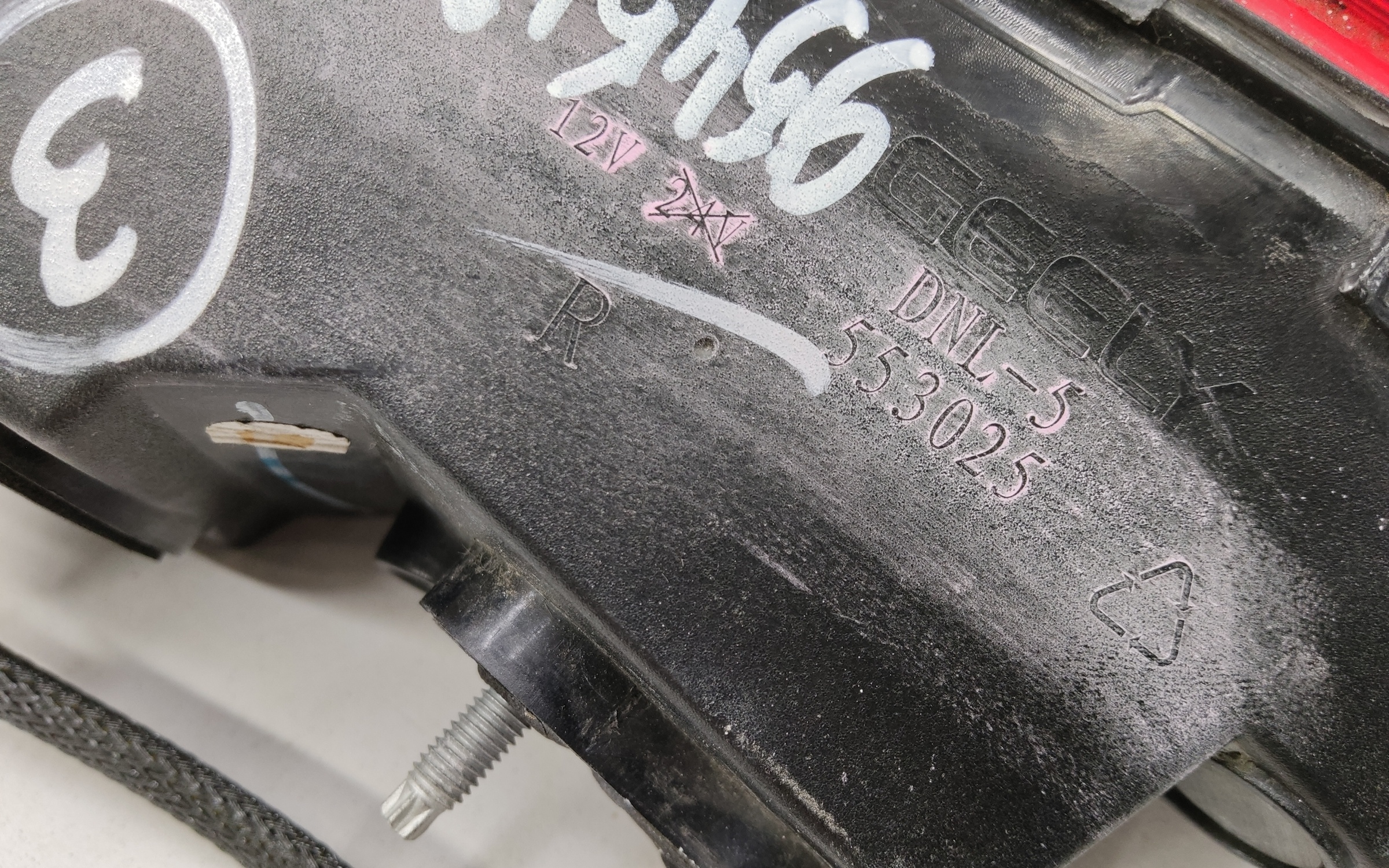 Фонарь задний правый внутренний Geely Tugella LED