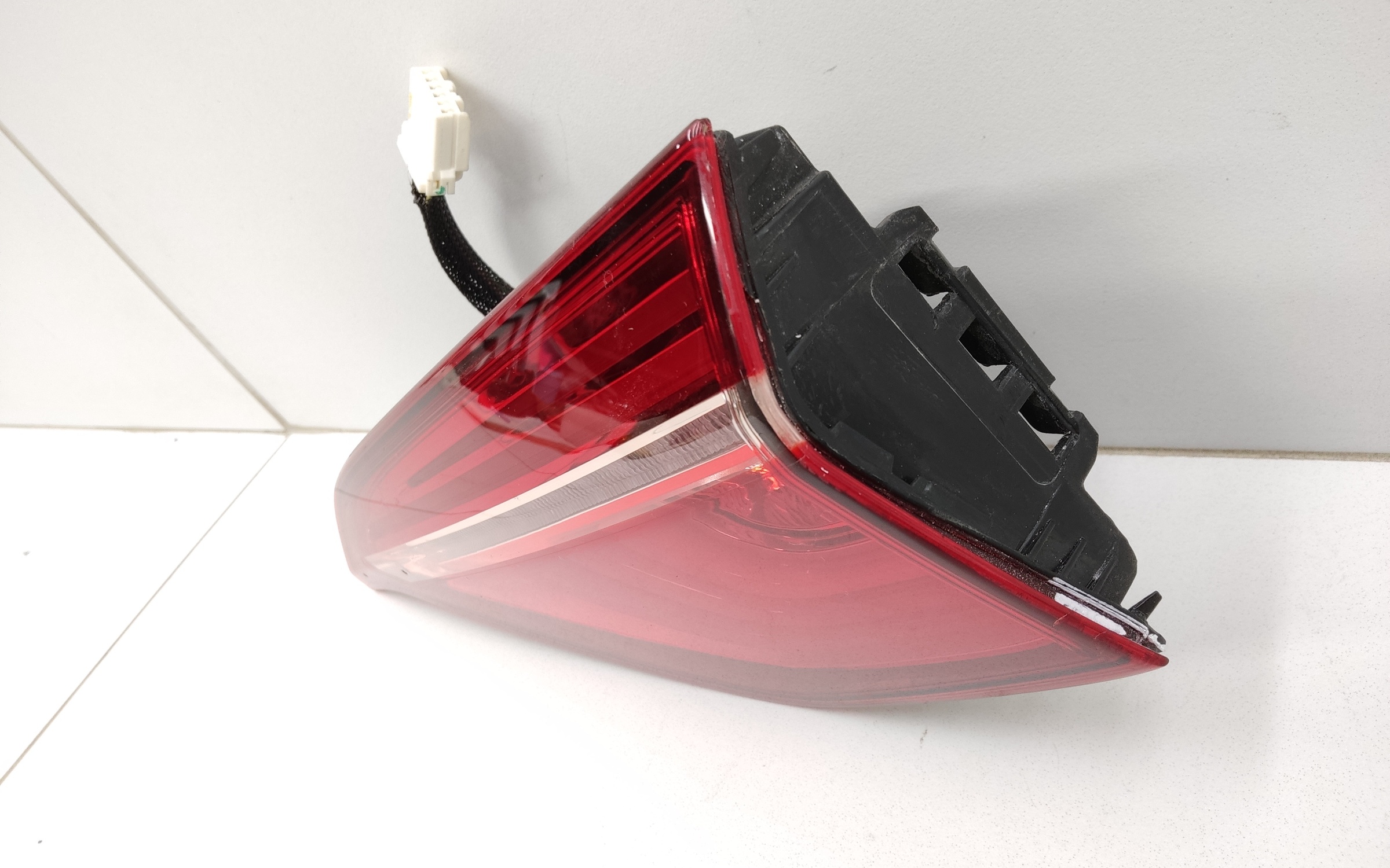 Фонарь задний правый внутренний Geely Tugella LED