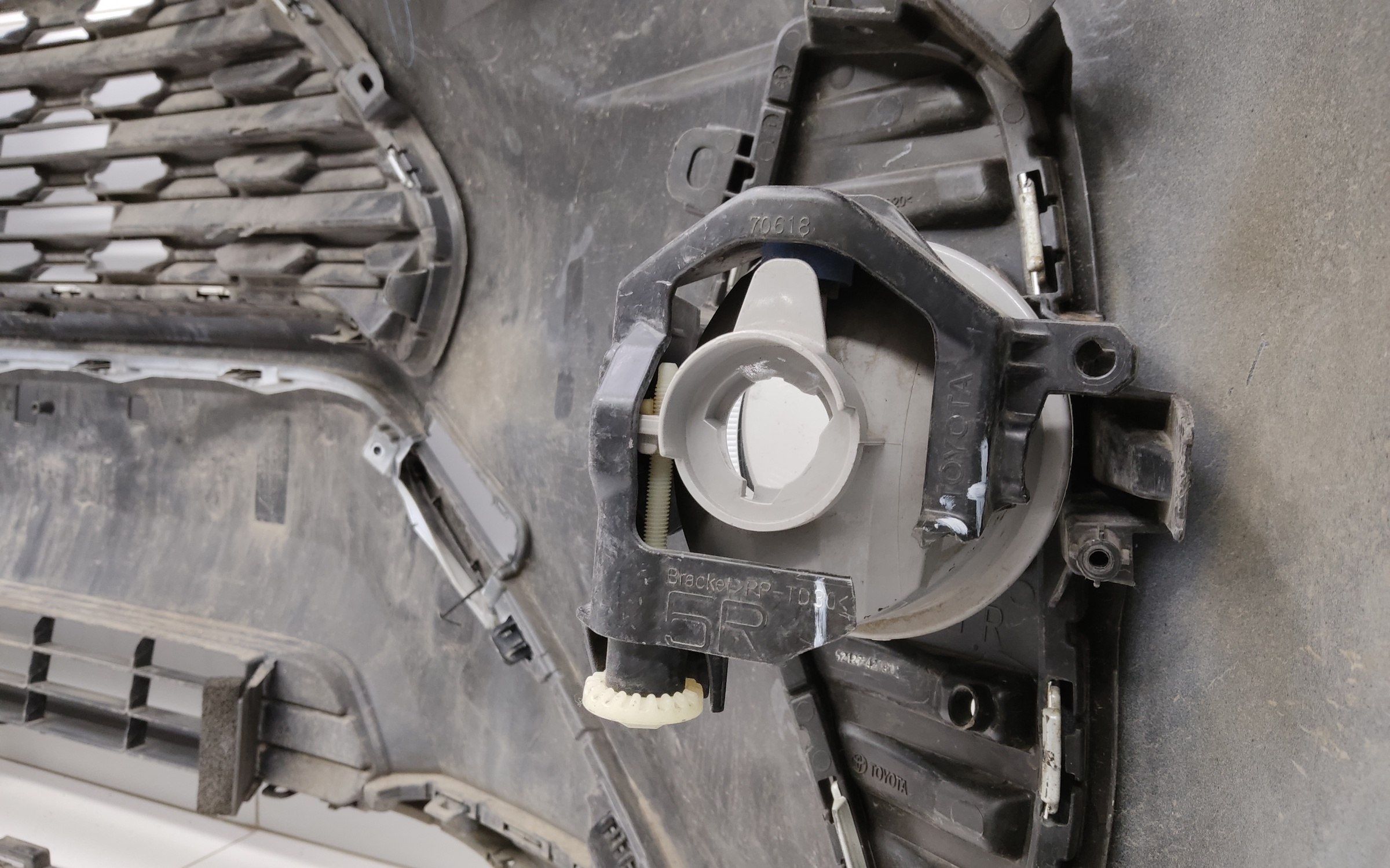 Бампер передний Toyota RAV4 XA50