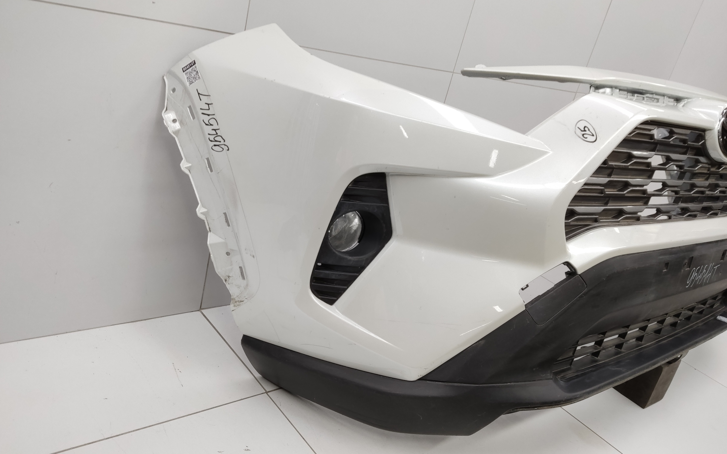 Бампер передний Toyota RAV4 XA50