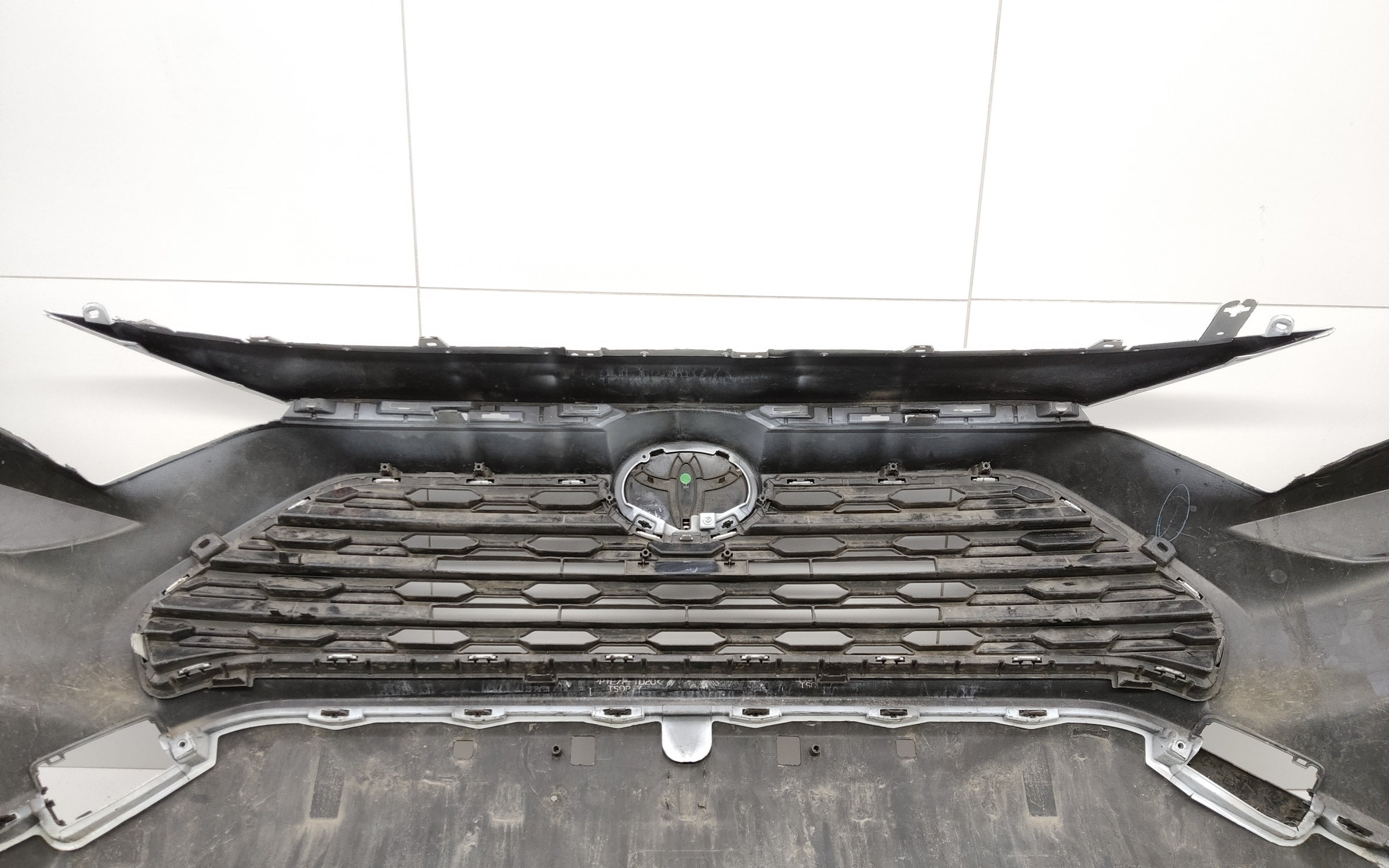 Бампер передний Toyota RAV4 XA50