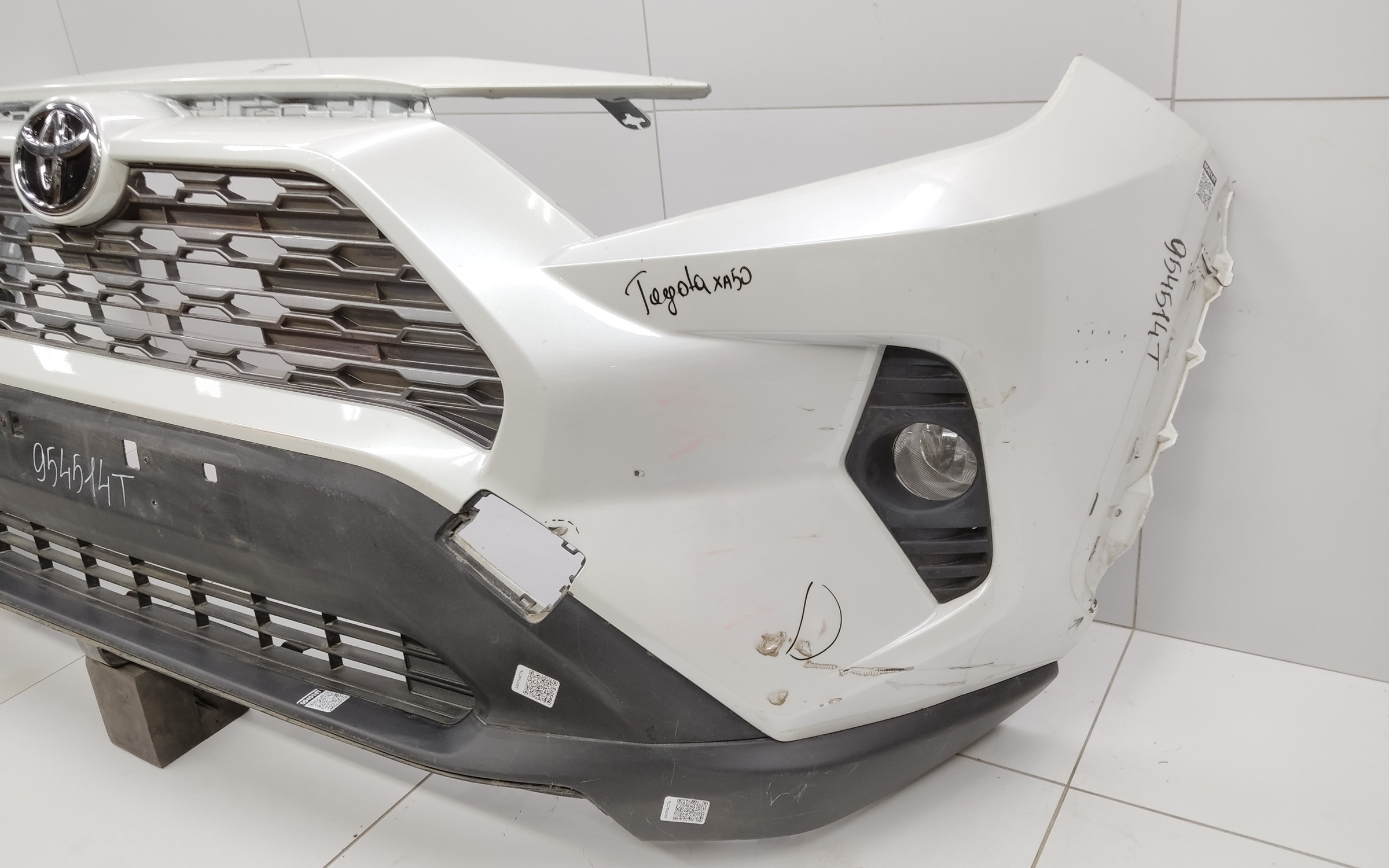 Бампер передний Toyota RAV4 XA50