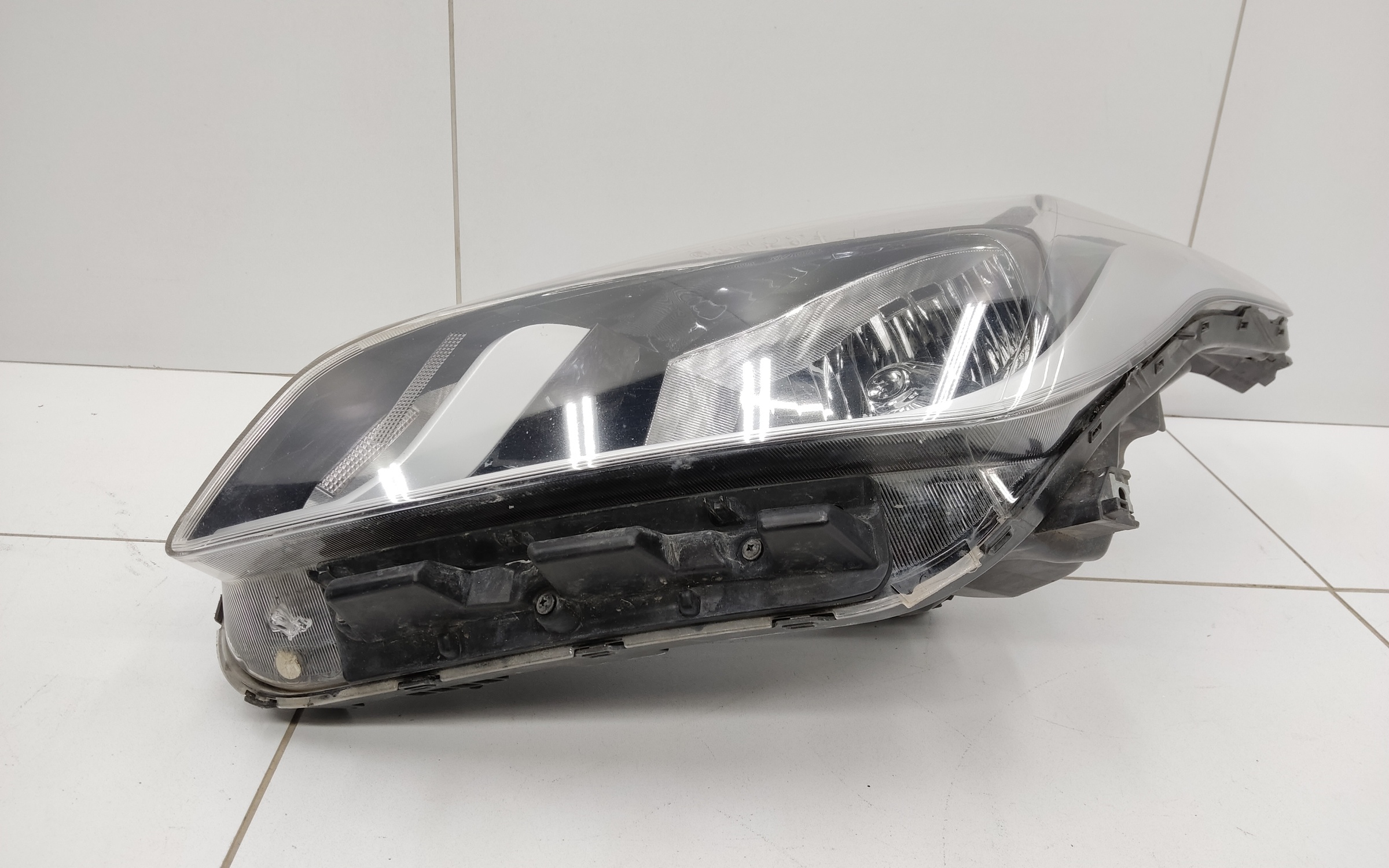 Фара передняя левая KIA Rio 4