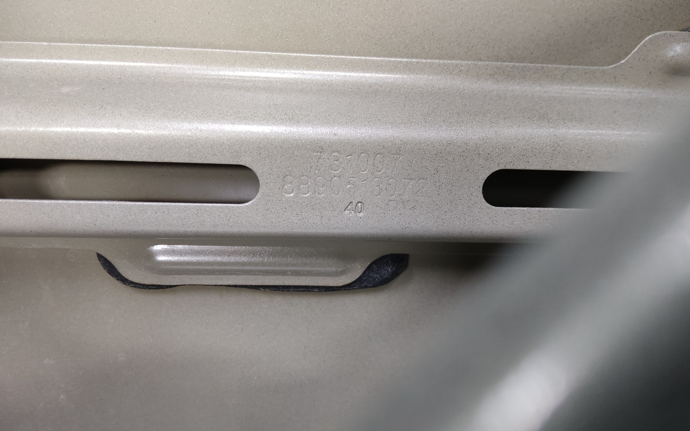 Дверь передняя правая Zeekr 009