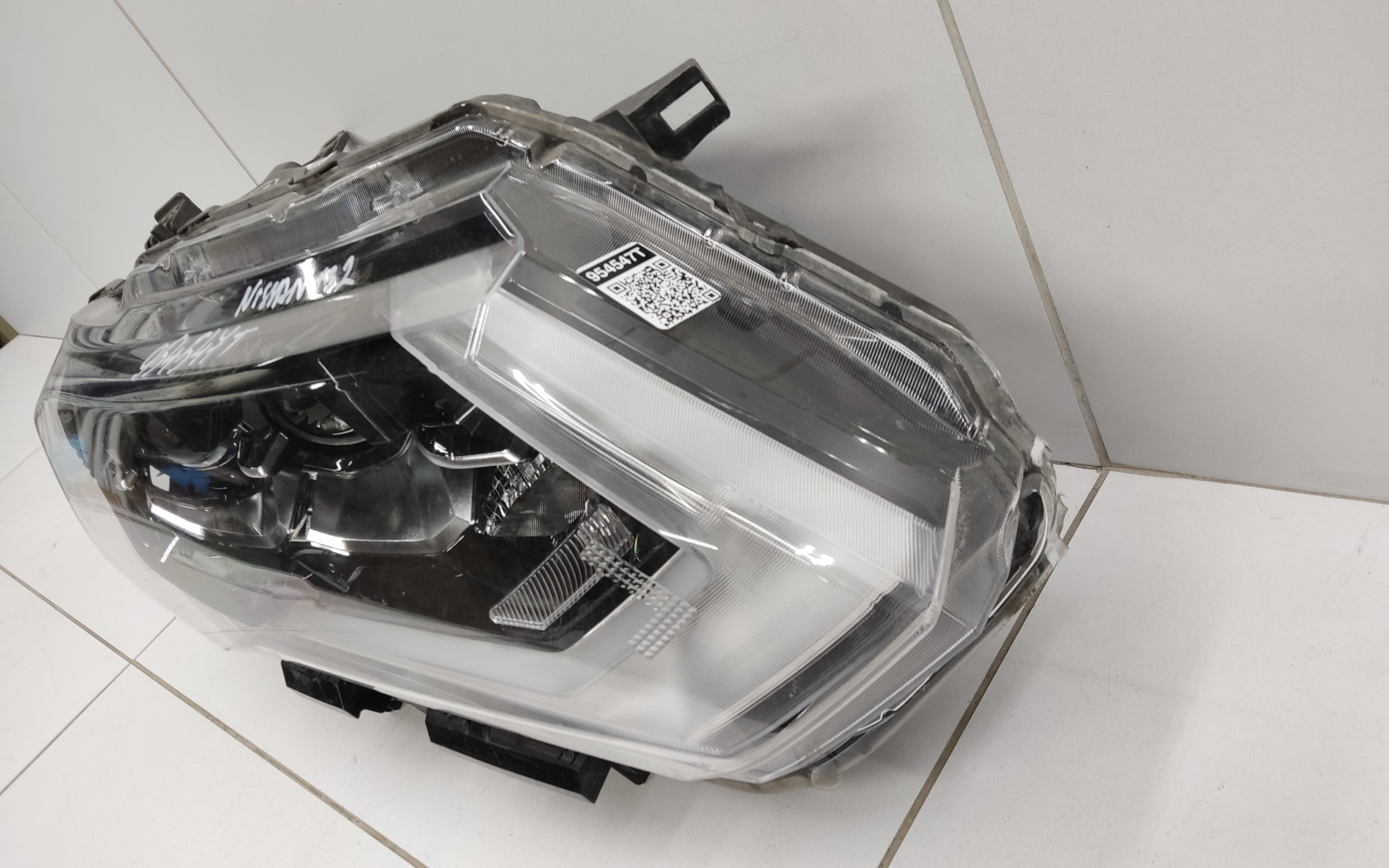 Фара передняя правая Nissan X-Trail T32 Restail LED