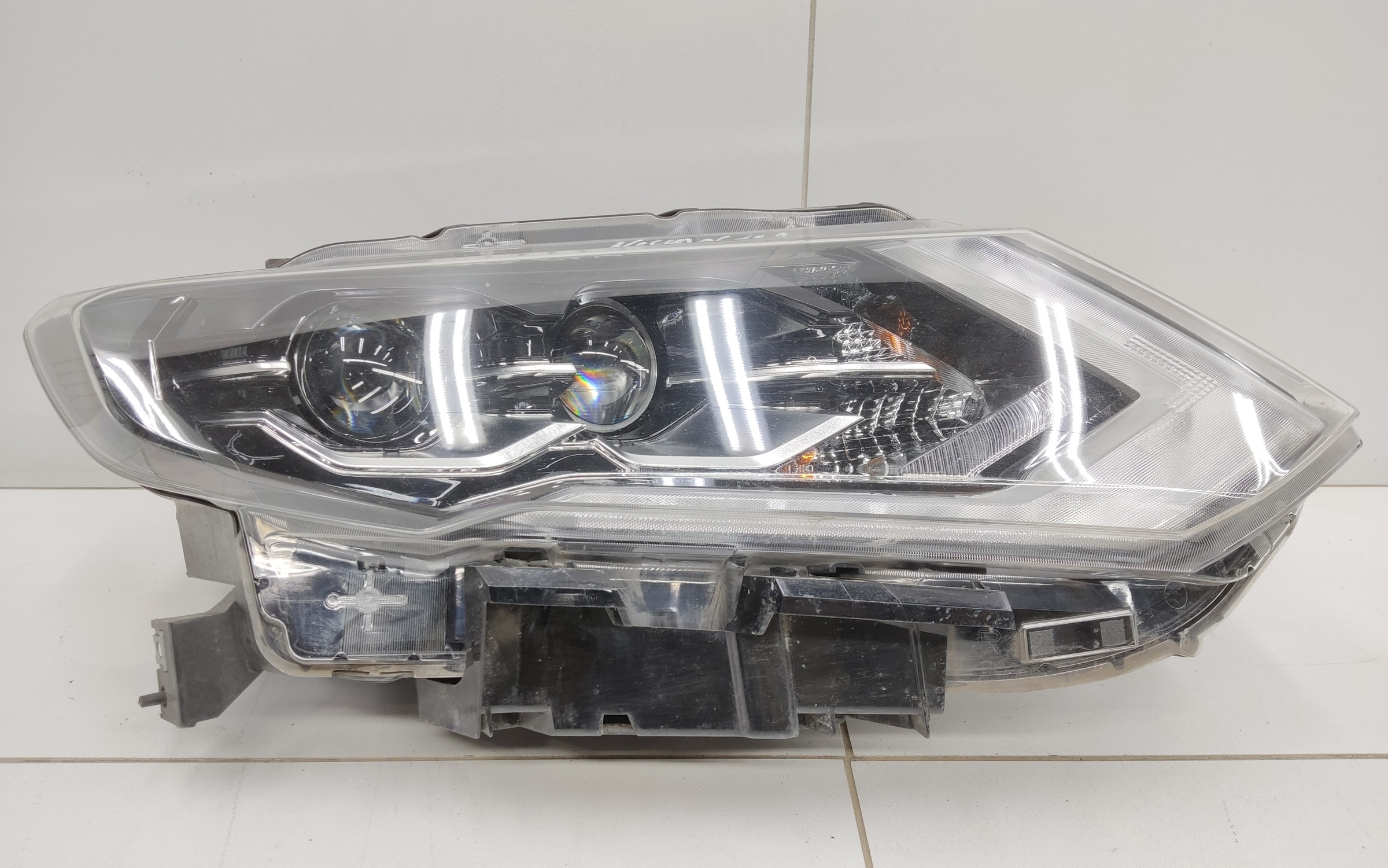 Фара передняя правая Nissan X-Trail T32 Restail LED