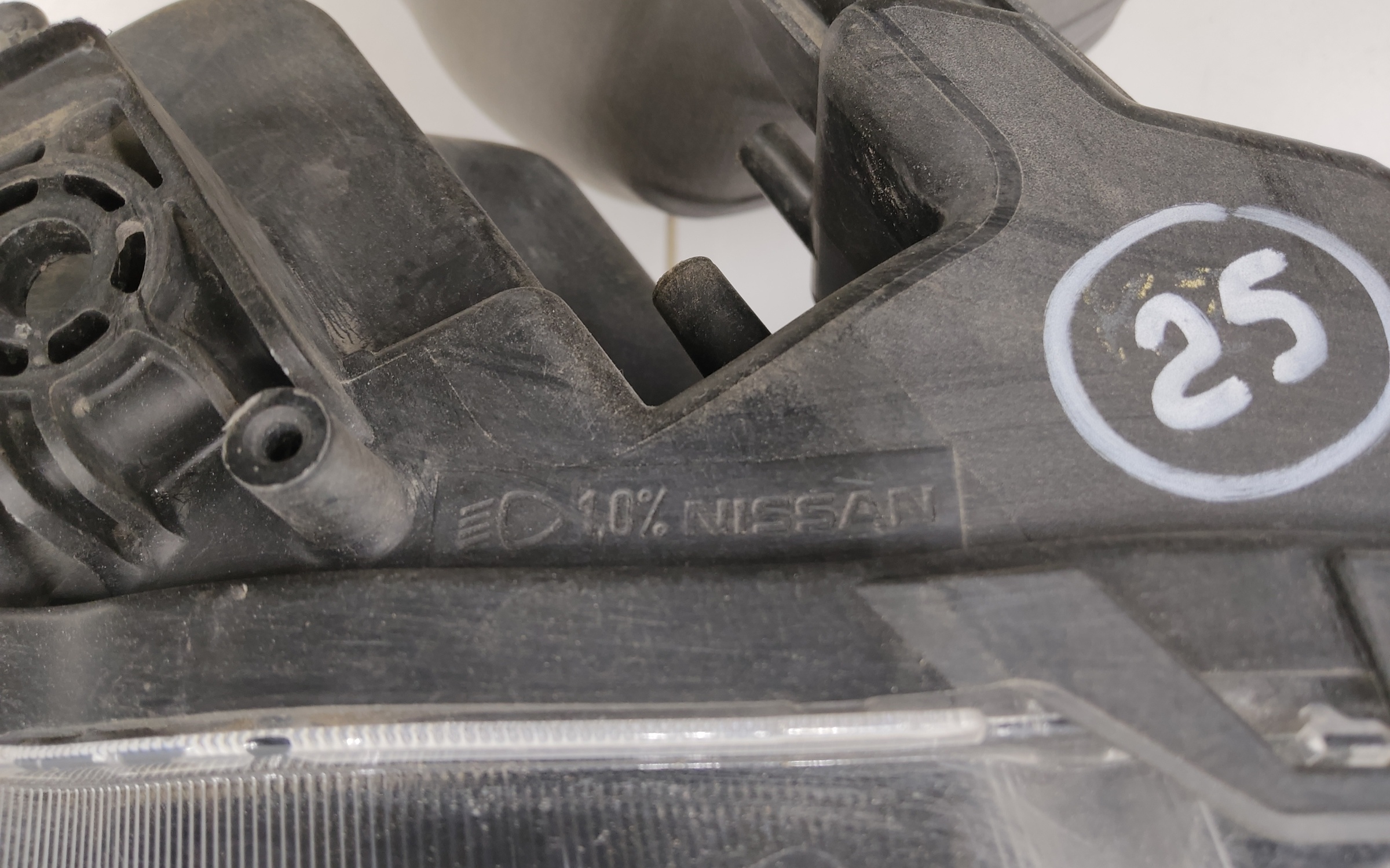 Фара передняя правая Nissan X-Trail T32 Restail LED