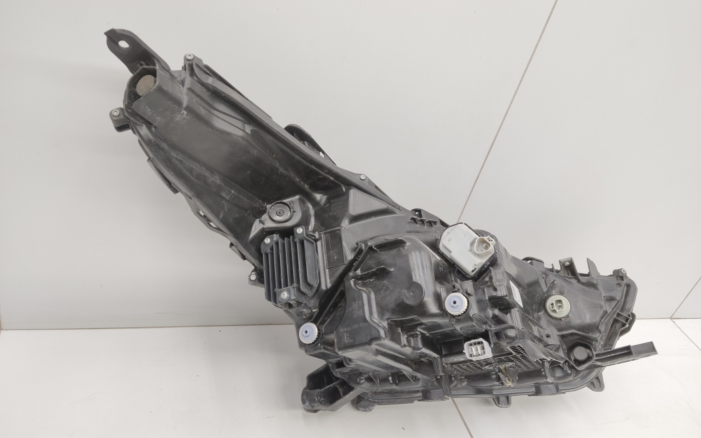 Фара передняя левая Toyota Highlander 4 U70 LED