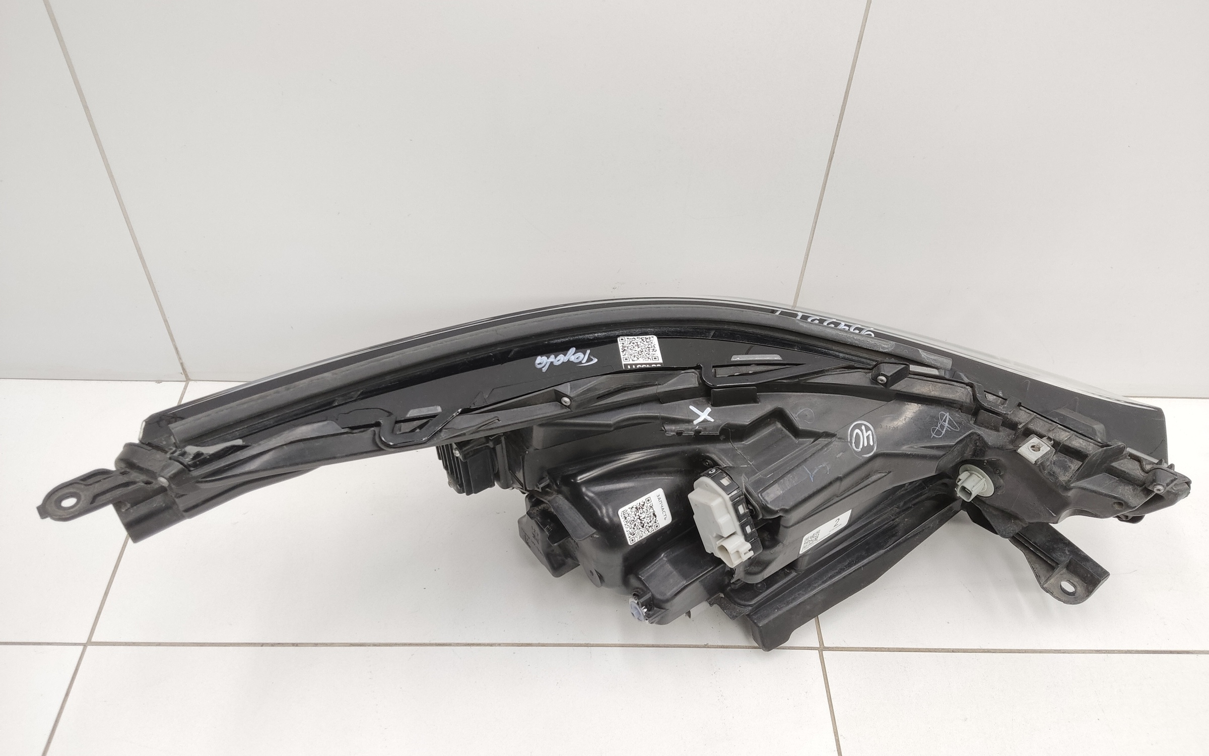 Фара передняя левая Toyota Highlander 4 U70 LED