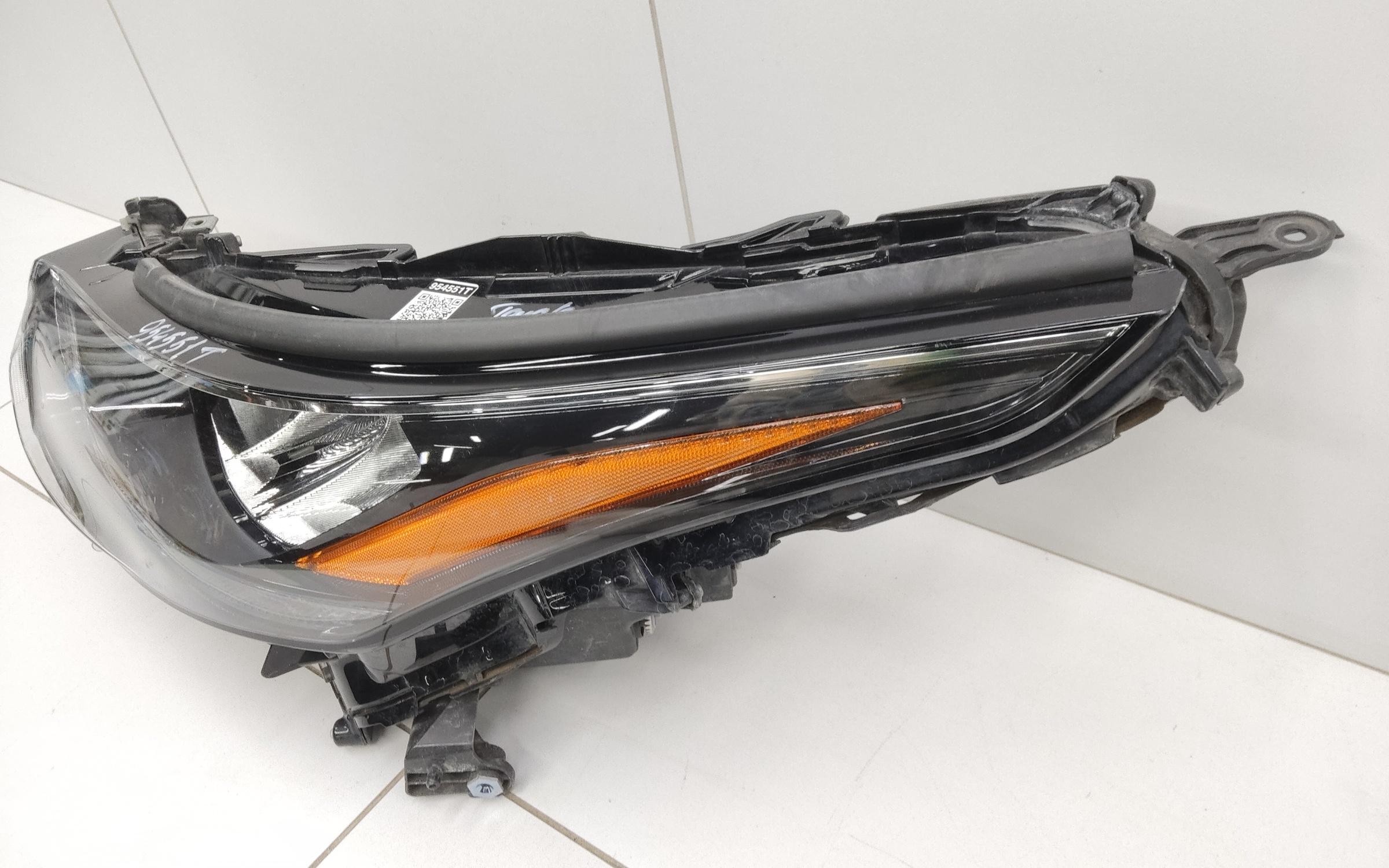 Фара передняя левая Toyota Highlander 4 U70 LED