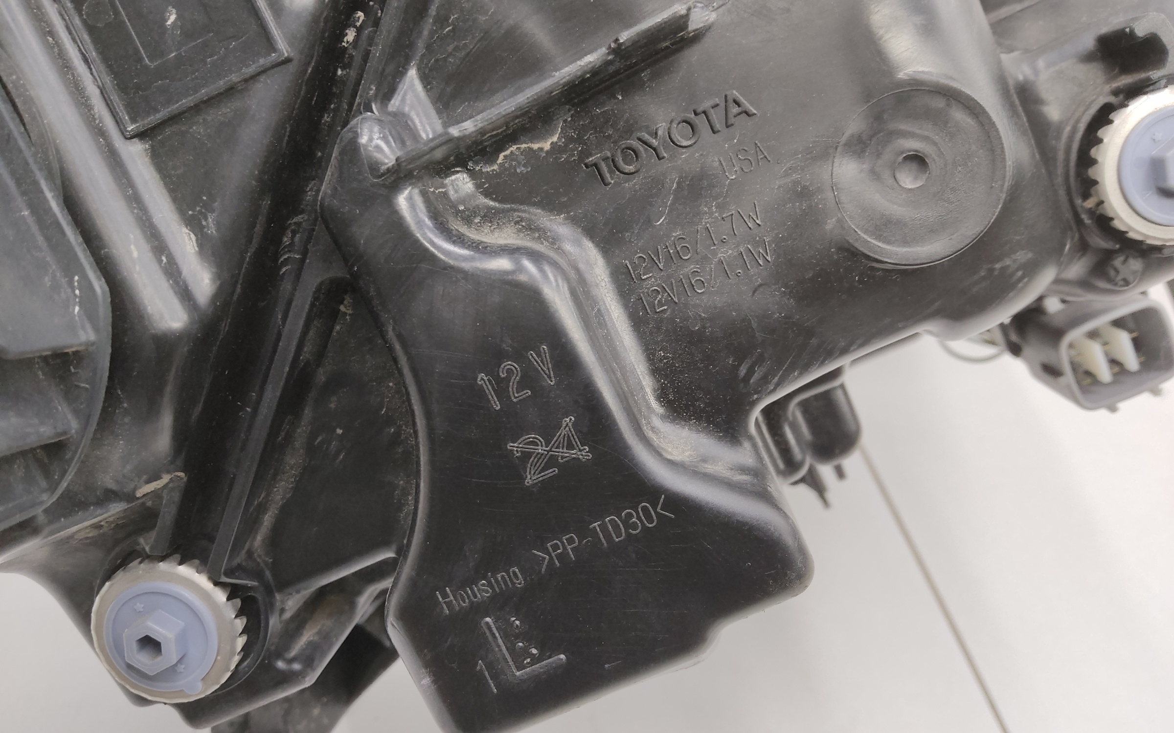 Фара передняя левая Toyota Highlander 4 U70 LED