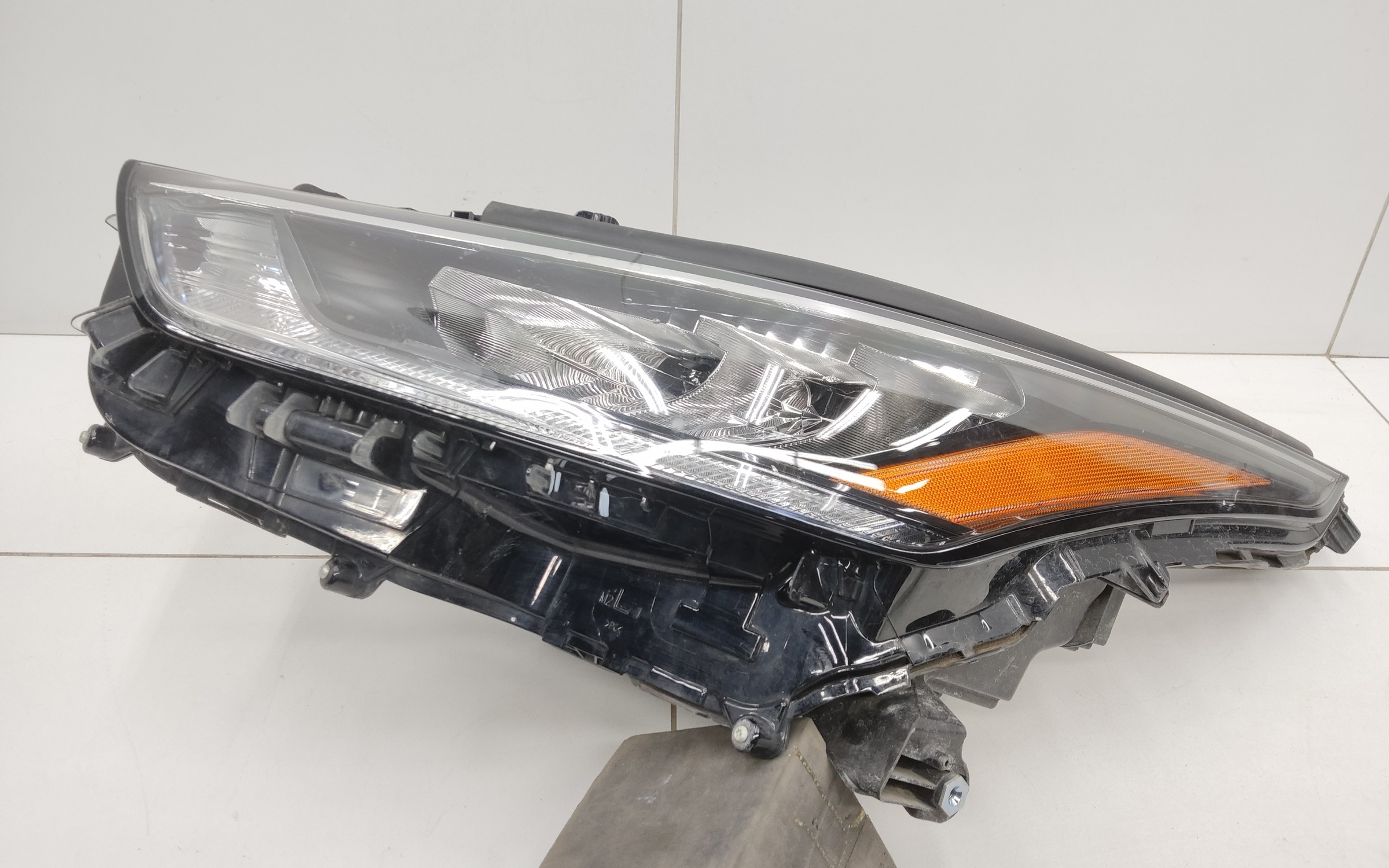 Фара передняя левая Toyota Highlander 4 U70 LED