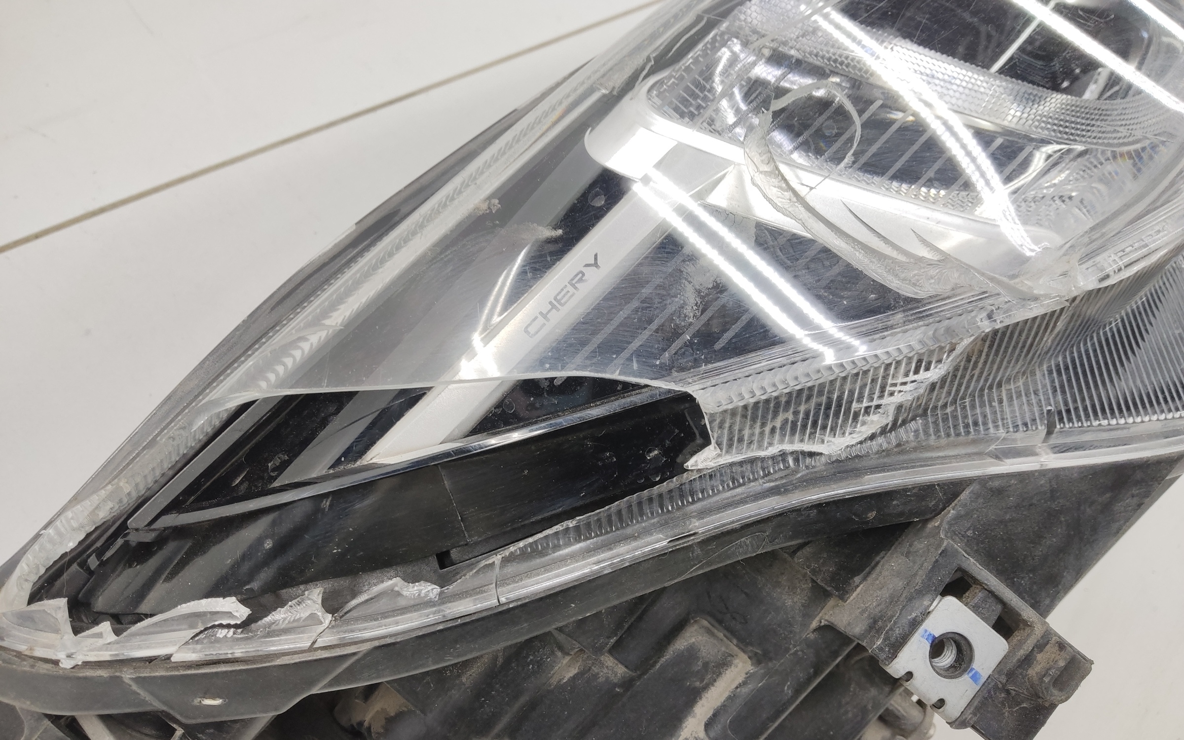 Фара передняя правая Chery Tiggo 8 Pro LED