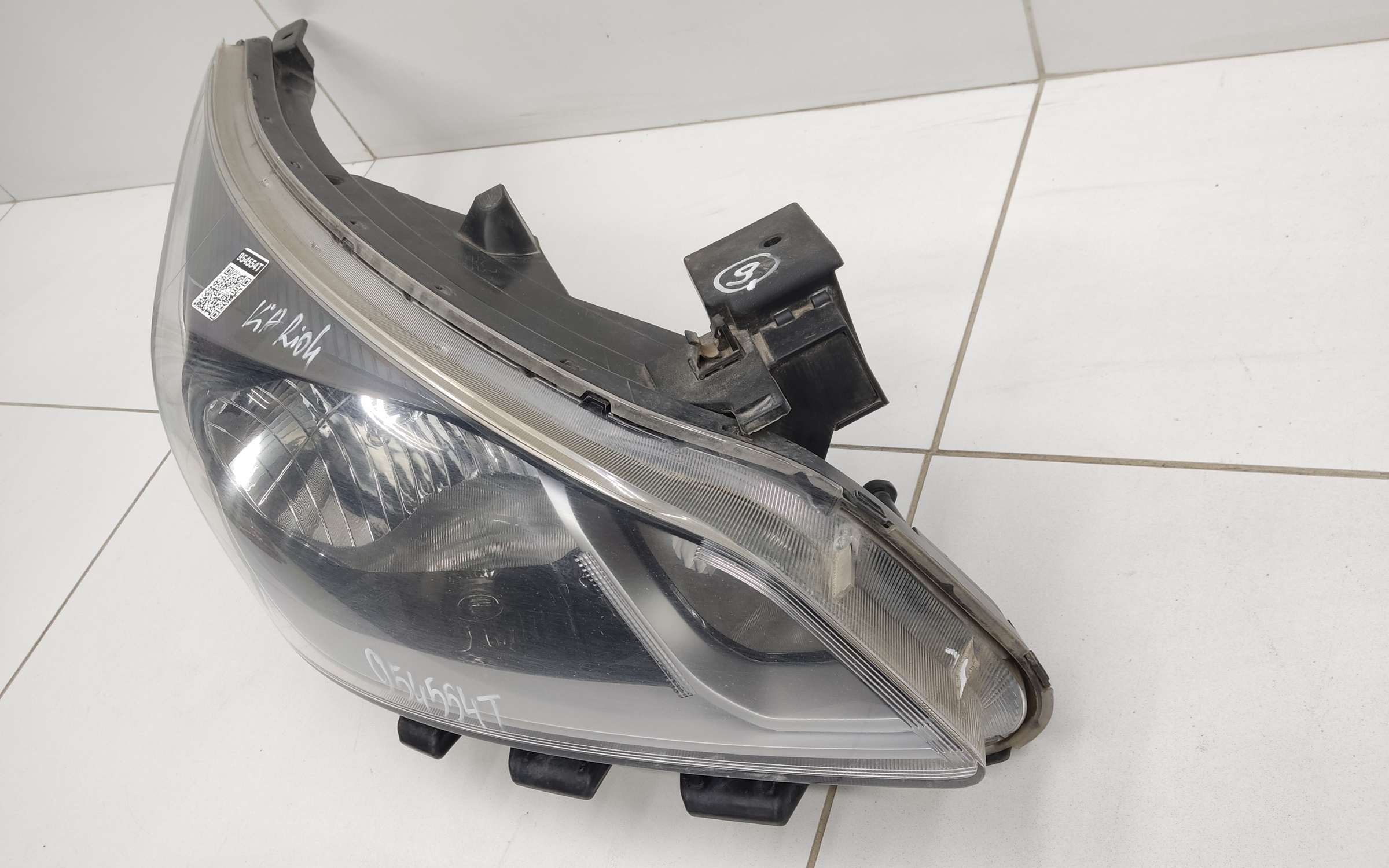 Фара передняя правая Kia Rio 4 галоген